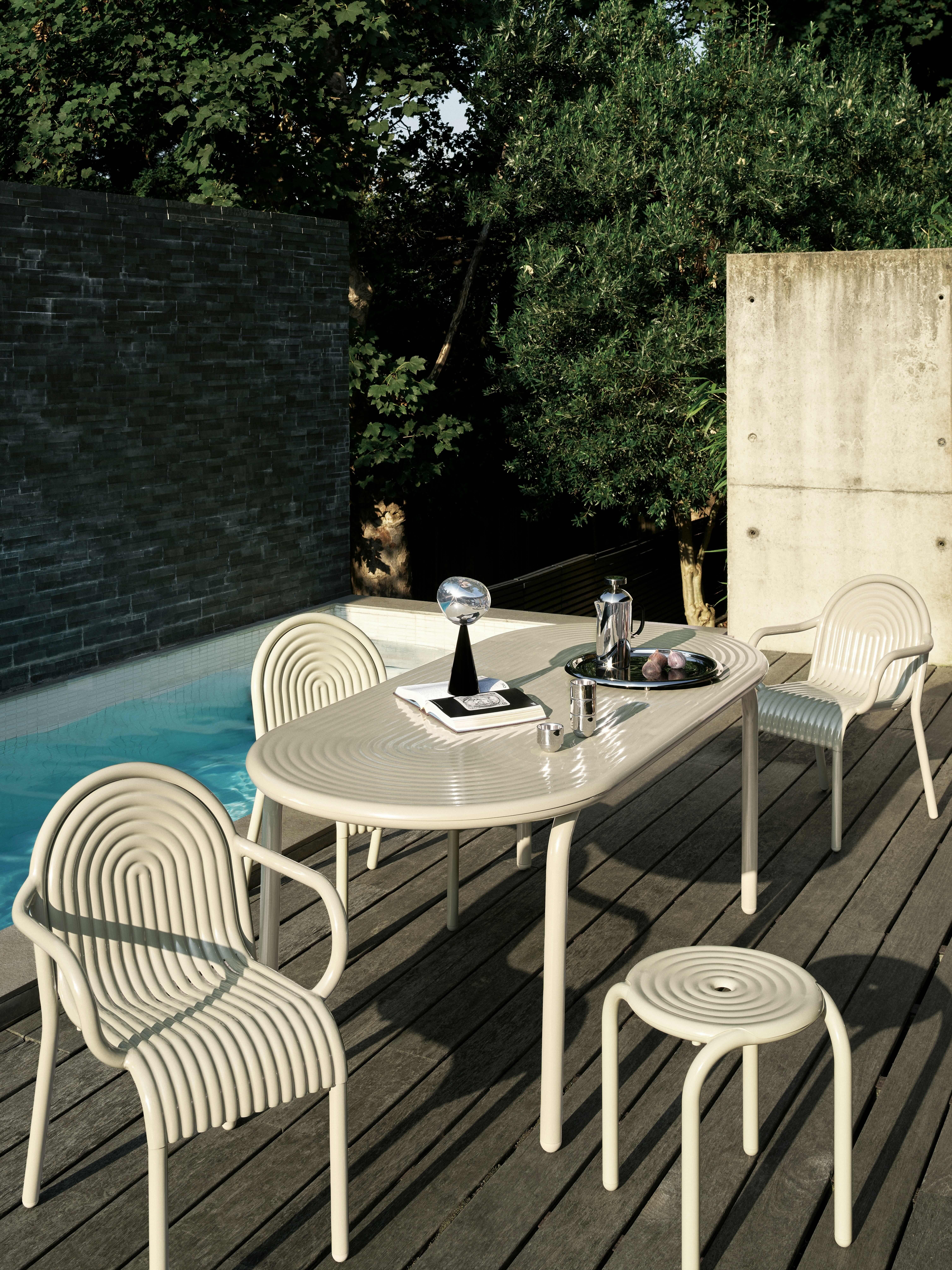 Pair of Tom Dixon 'Groove' Aluminum Outdoor Dining Chairs in Putty In New Condition For Sale In Glendale, CA