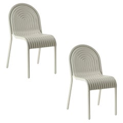 Coppia di sedie da pranzo da esterno in alluminio Tom Dixon 'Groove' in stucco
