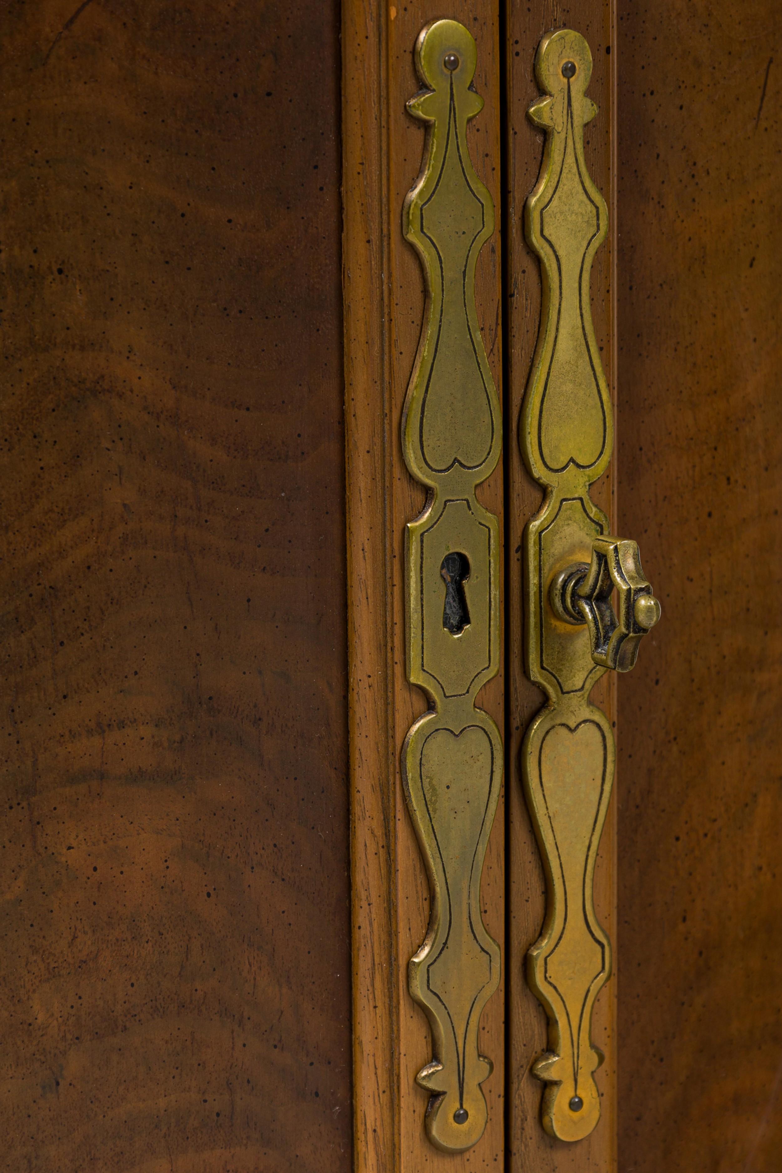 Pair of Tomlinson American Mid-Century Round Marble Top Side Tables / Commodes For Sale 4