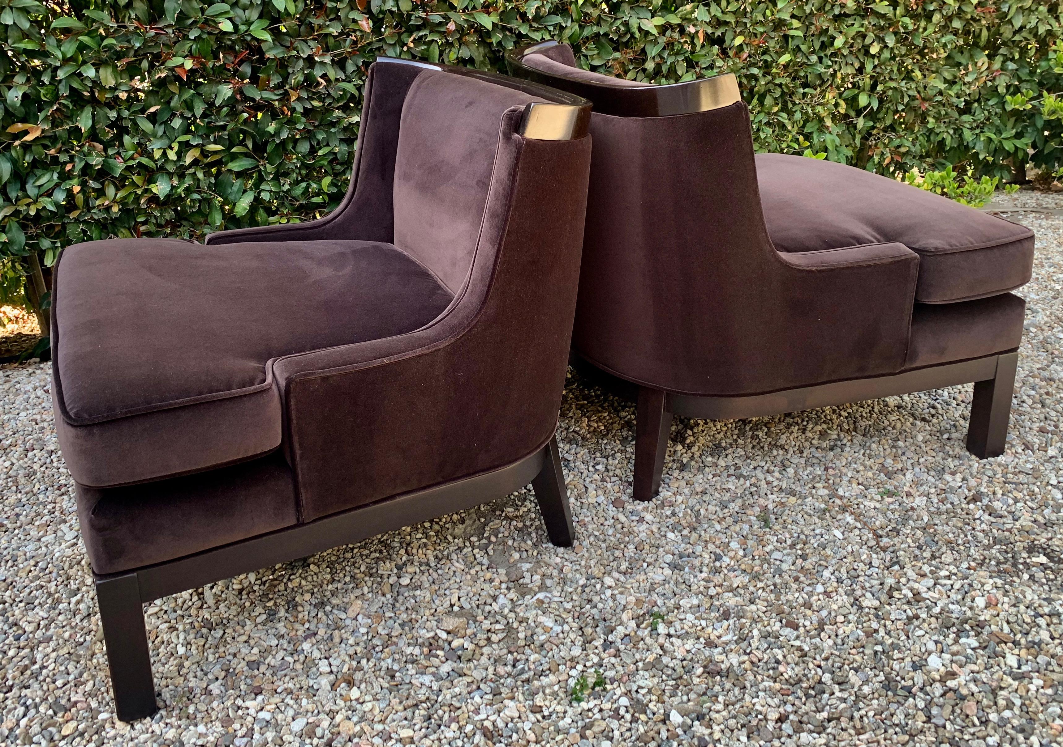 Pair of Tomlinson Style Chairs in Brown Mohair In Good Condition In Los Angeles, CA