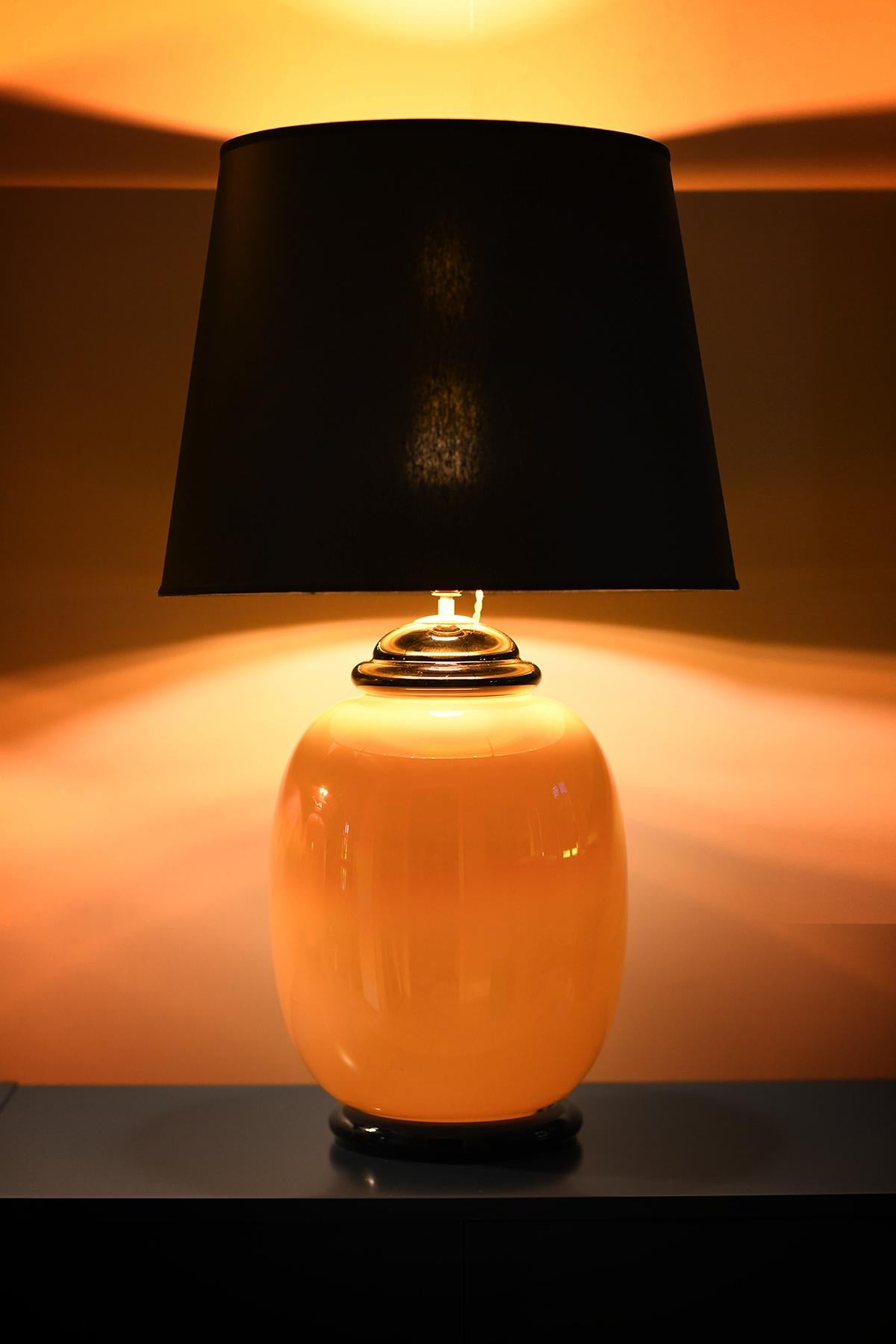 Pair of Tommaso Barbi lamps in opaline Murano glass, Italy 1980 For Sale 1