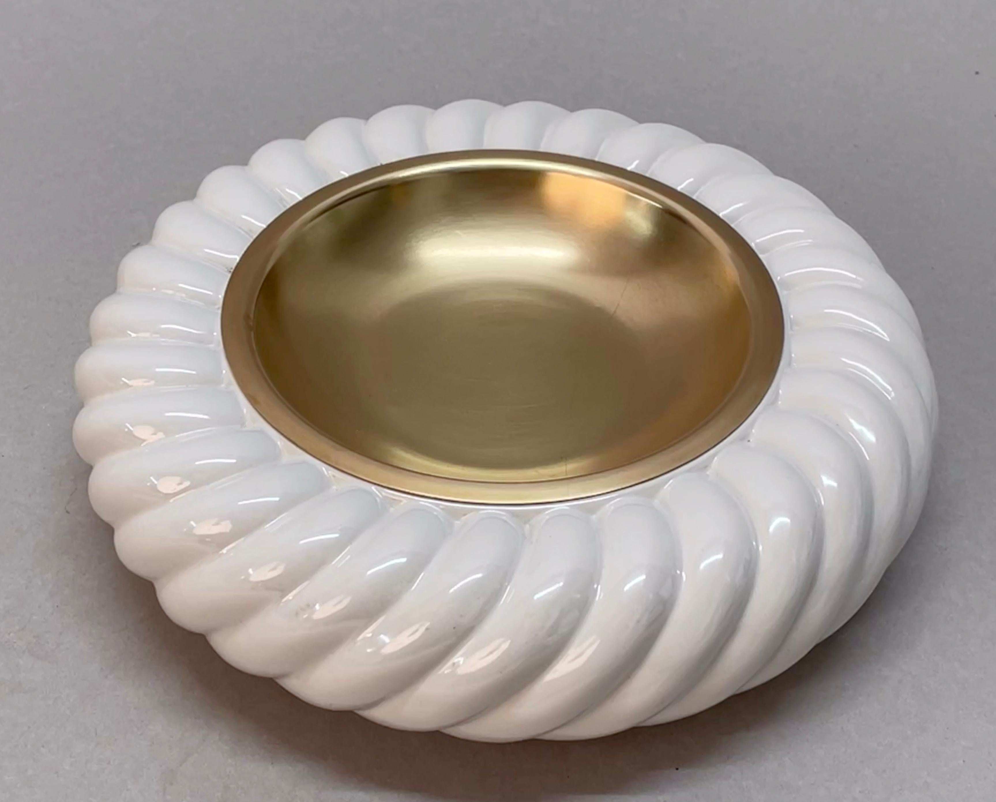 Pair of Tommaso Barbi Midcentury White Ceramic and Brass Italian Ashtrays, 1960s 8