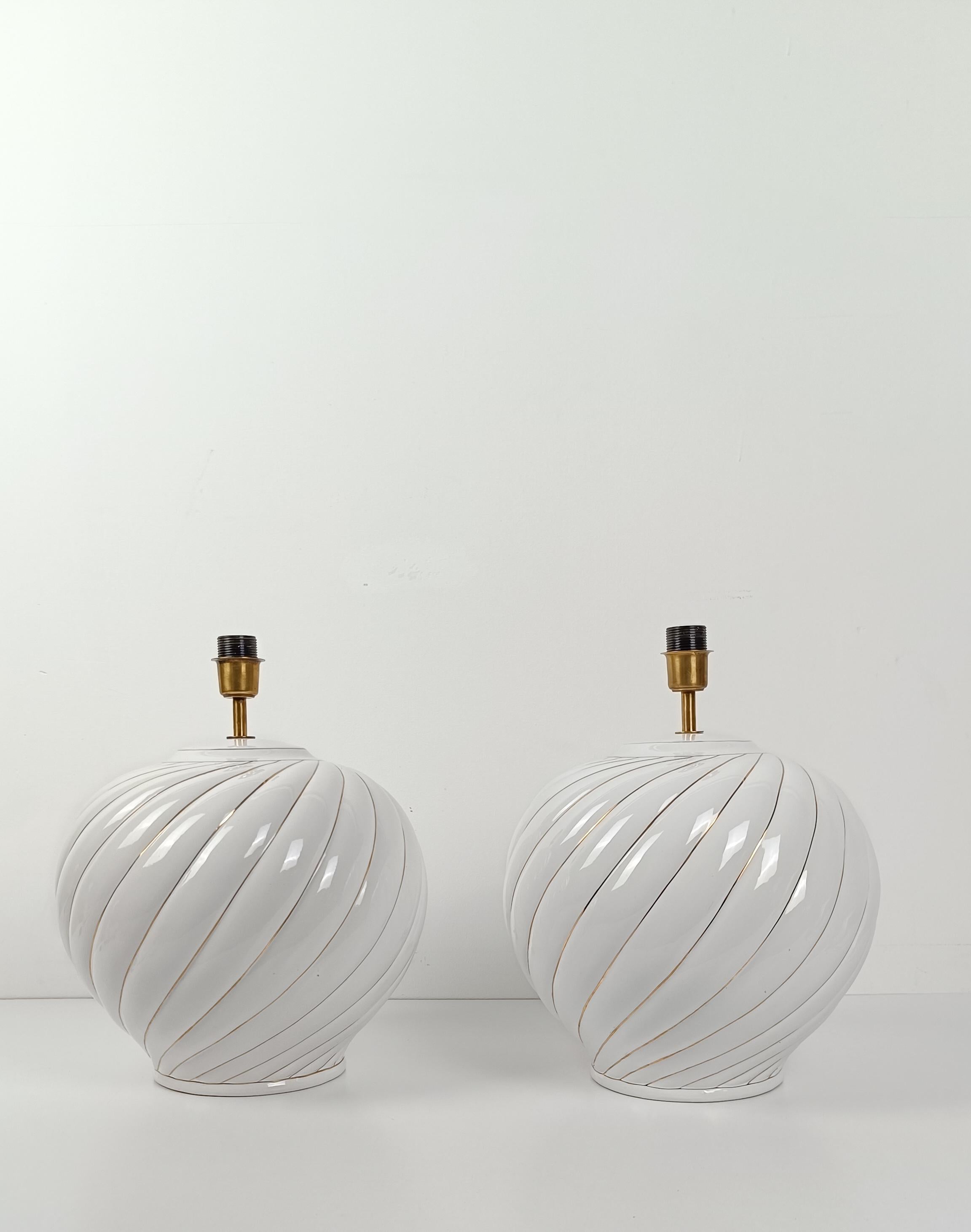 italien Pair of Tommaso Barbi's Table Lamps in white and gold glazed ribbed ceramic, 70s en vente