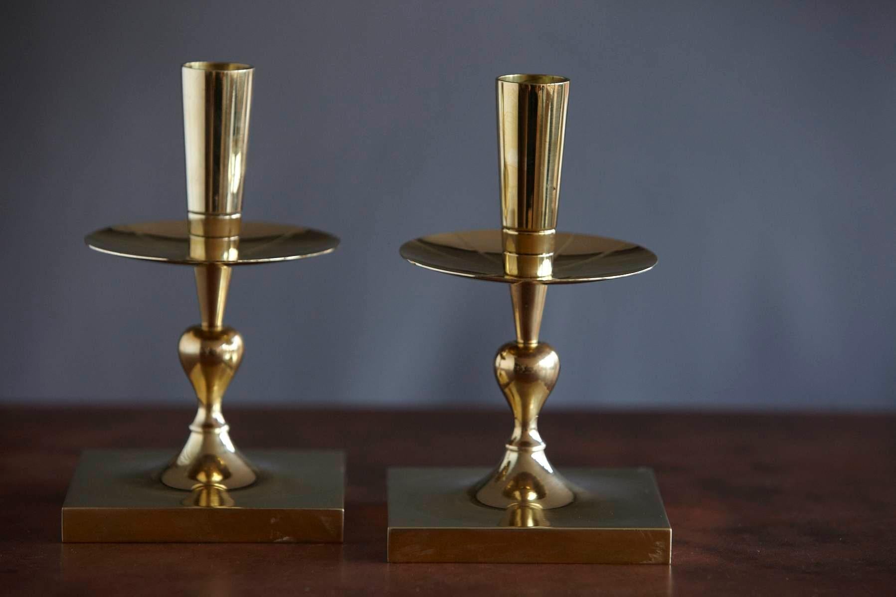 Mid-Century Modern Pair of Tommi Parzinger Brass Candleholders Made By Dorlyn Silversmiths For Sale
