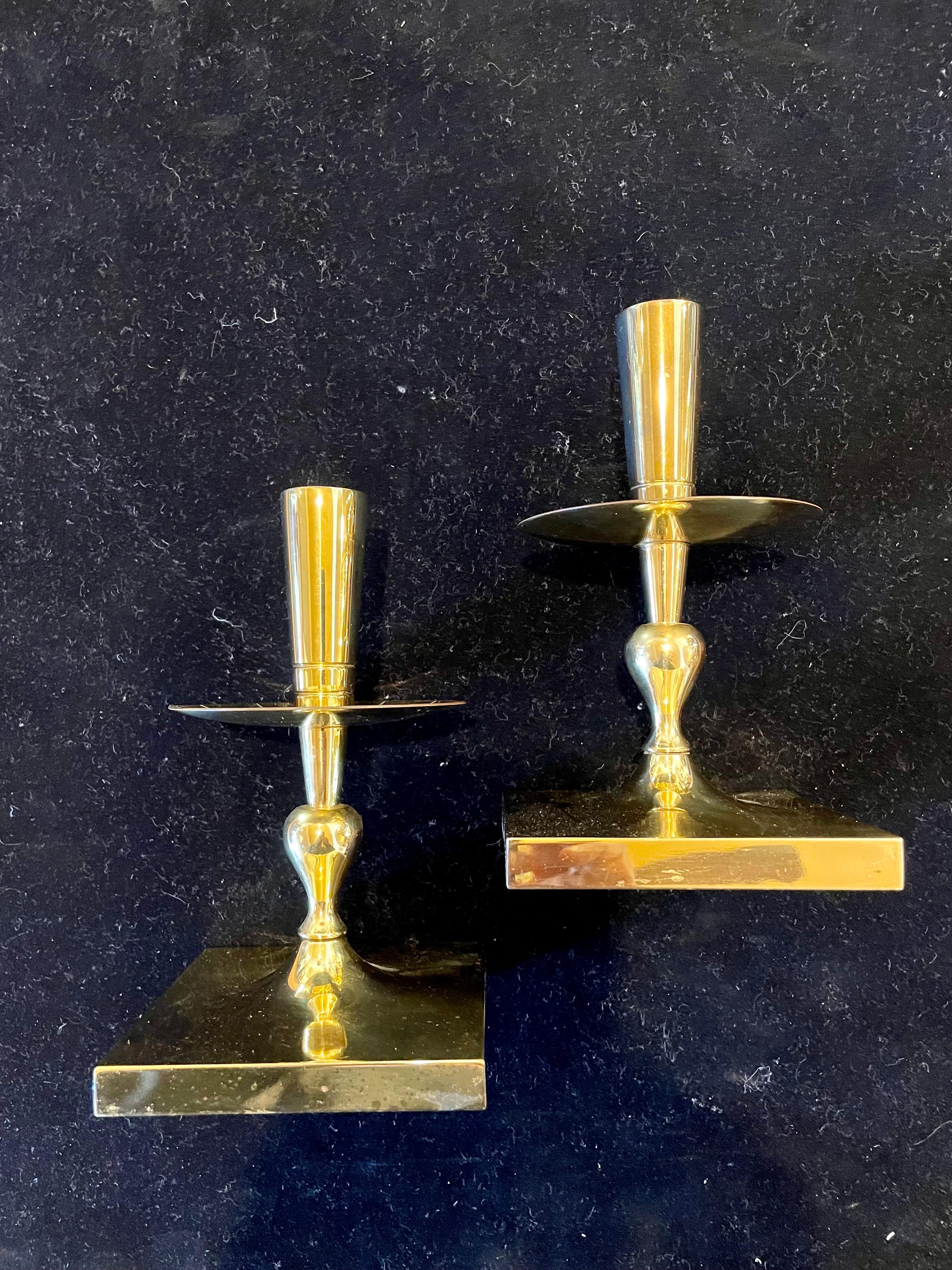 Pair of Tommi Parzinger Brass Candleholders Made by Dorlyn Silversmiths In Good Condition For Sale In San Diego, CA