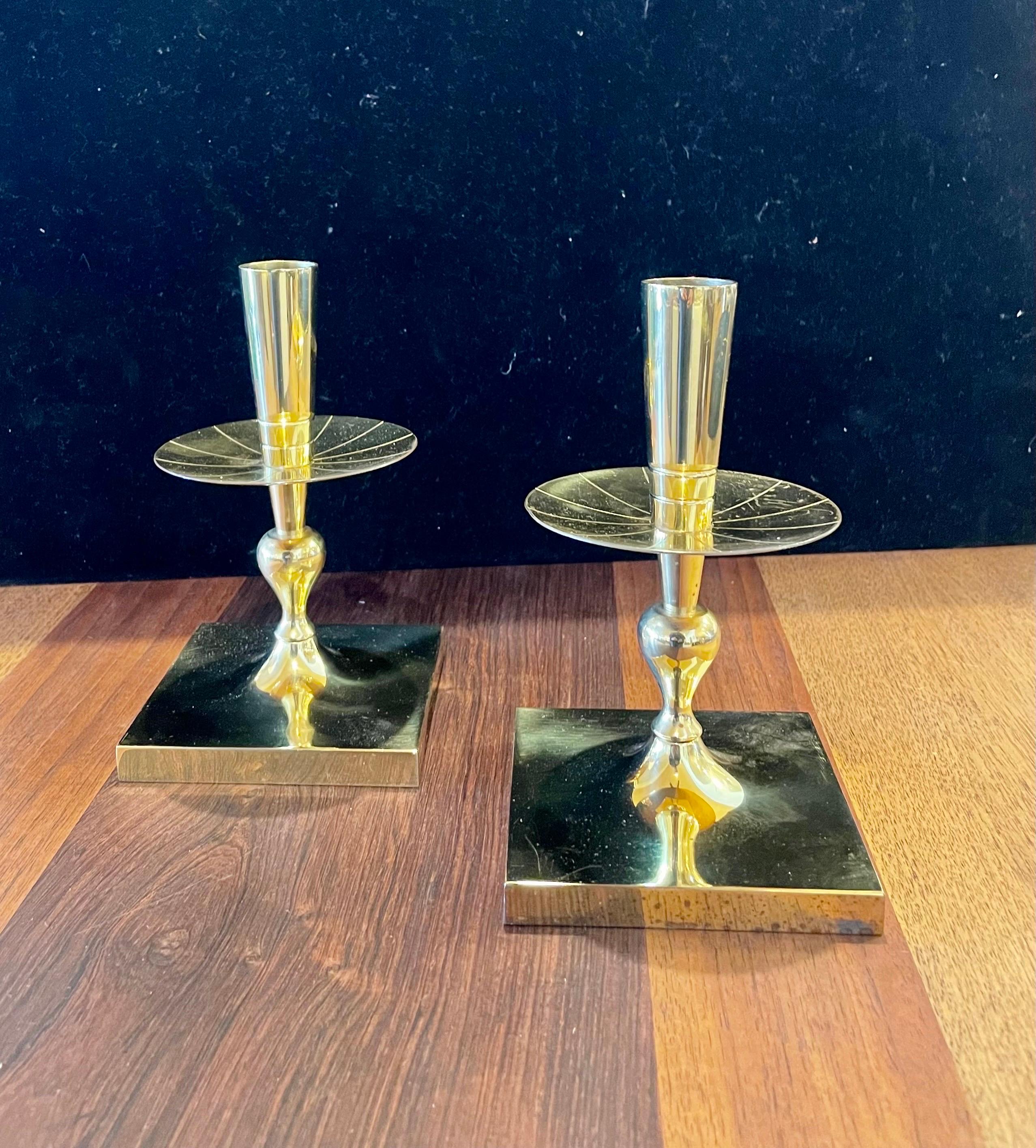20th Century Pair of Tommi Parzinger Brass Candleholders Made by Dorlyn Silversmiths For Sale