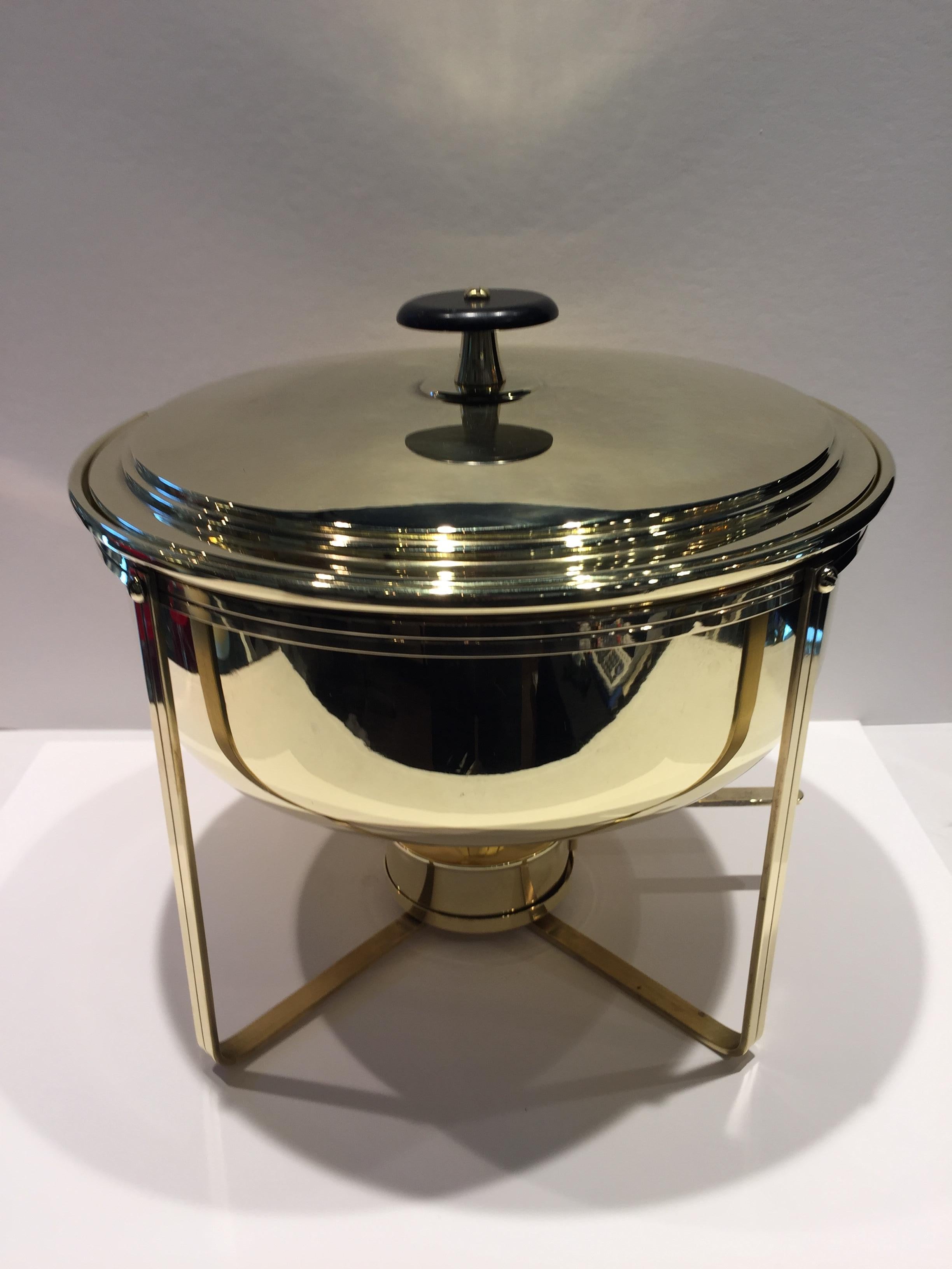 Pair of Tommi Parzinger Brass Dorlyn Silversmiths Chafing Dishes In Excellent Condition In Westport, CT