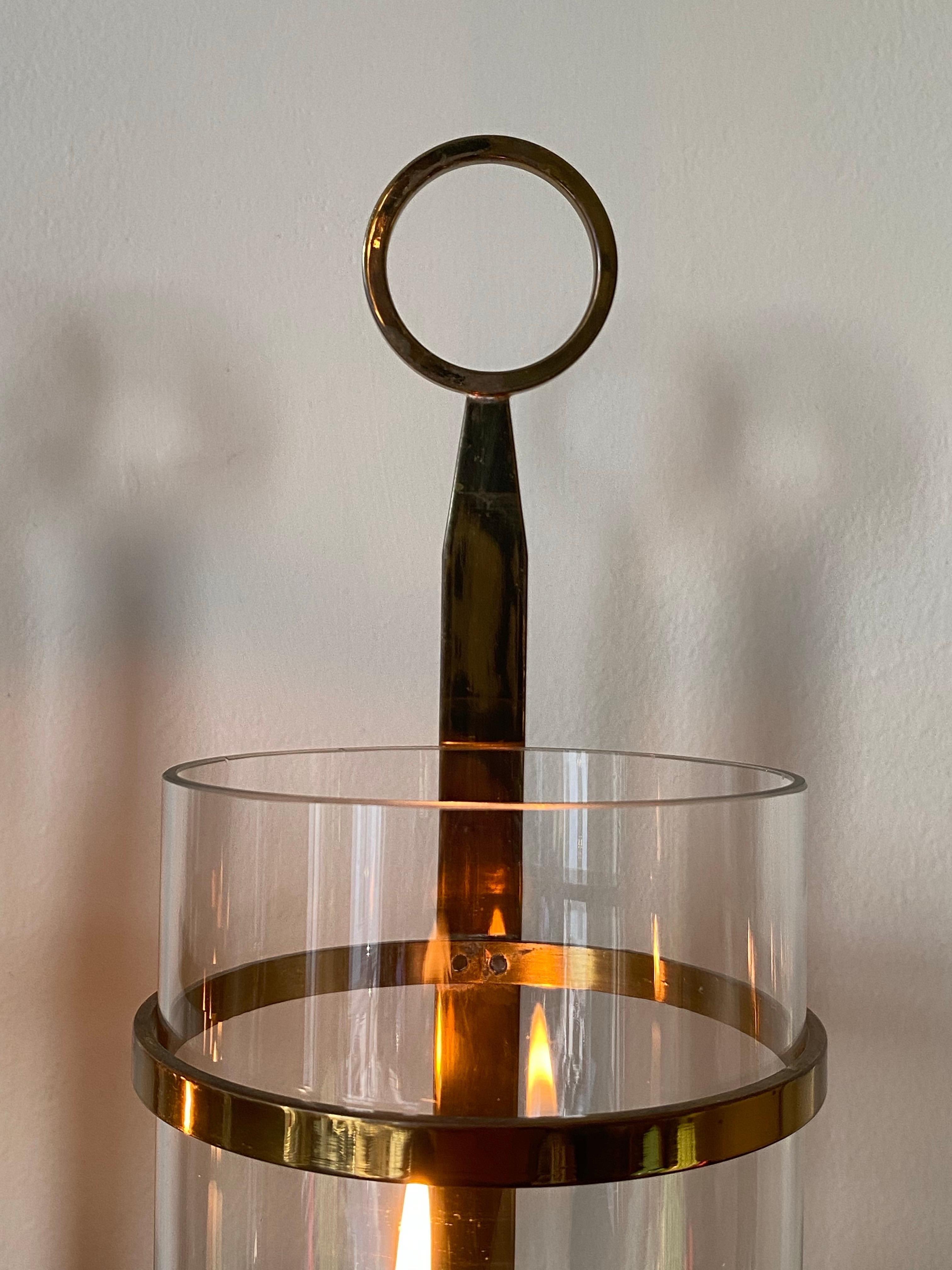 Pair of Tommi Parzinger for Dorlyn Silversmiths Brass Hurricane Candle Sconces in vendita 3