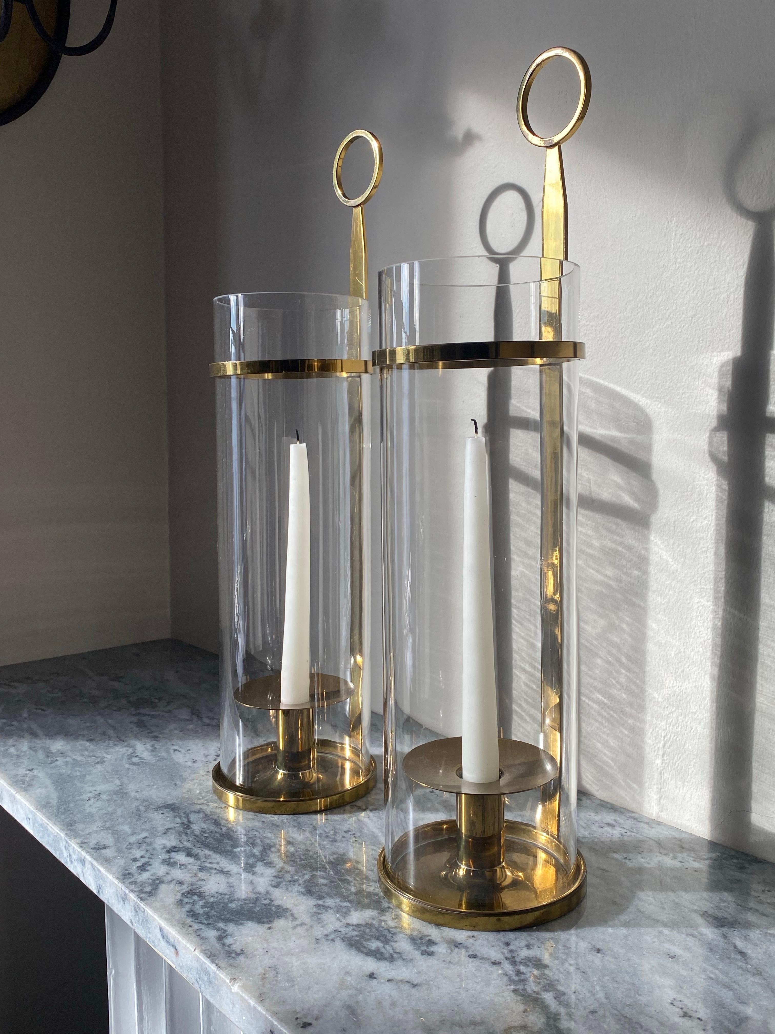 A pair of c1950 brass candle sconces by Tommi Parzinger for Dorlyn Silversmiths. These candle sconces exhibit Parzinger's unique talent of mixing classical with the modern. 

Parzinger Bio. from wikipedia... 

Tommi Anton Parzinger (1903–1981) was a