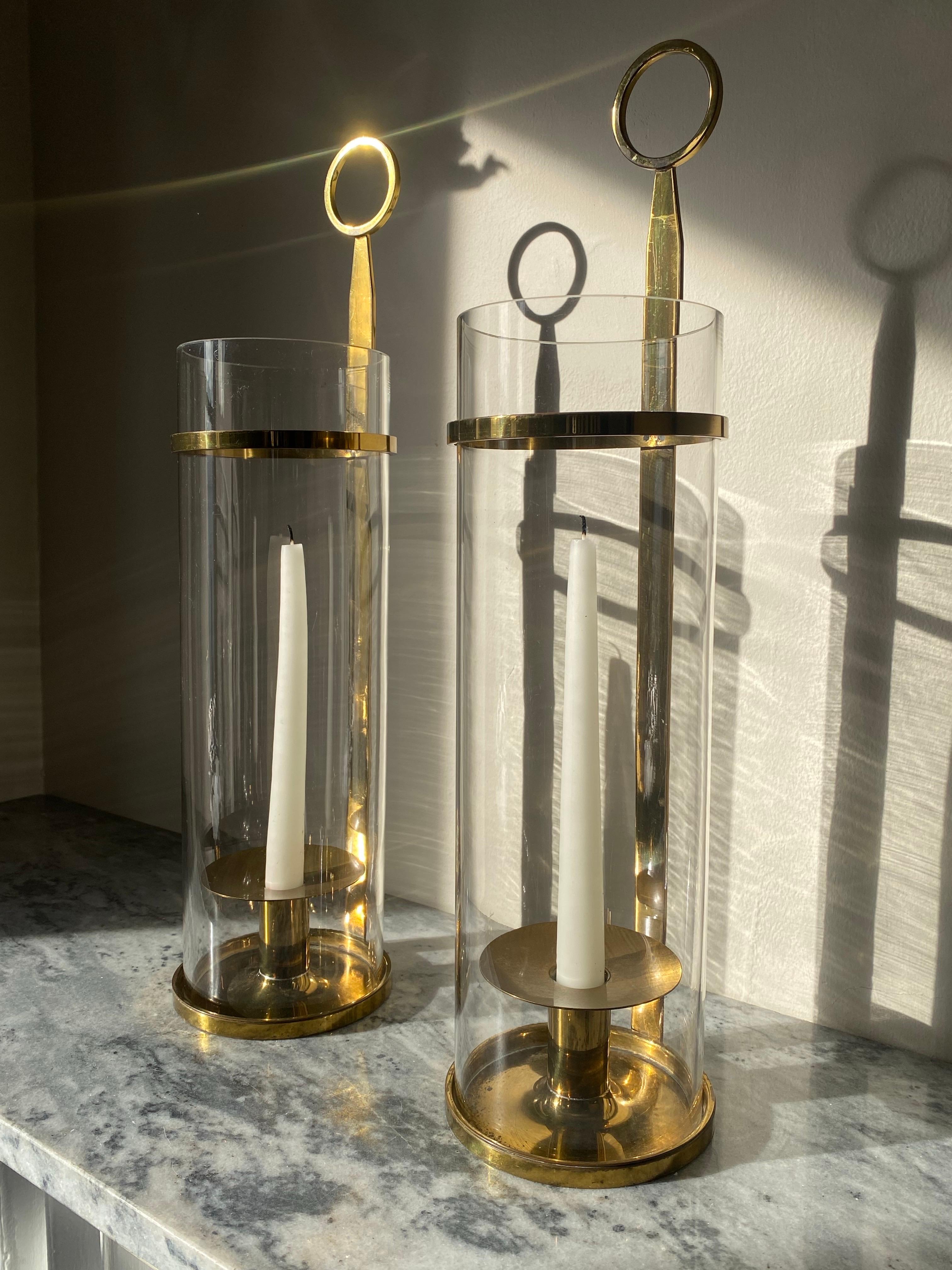 Pair of Tommi Parzinger for Dorlyn Silversmiths Brass Hurricane Candle Sconces in vendita 1