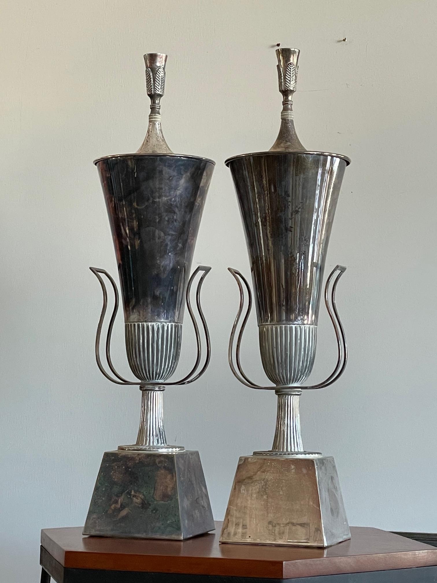 Mid-Century Modern Pair of Tommi Parzinger Urn Lamps For Sale