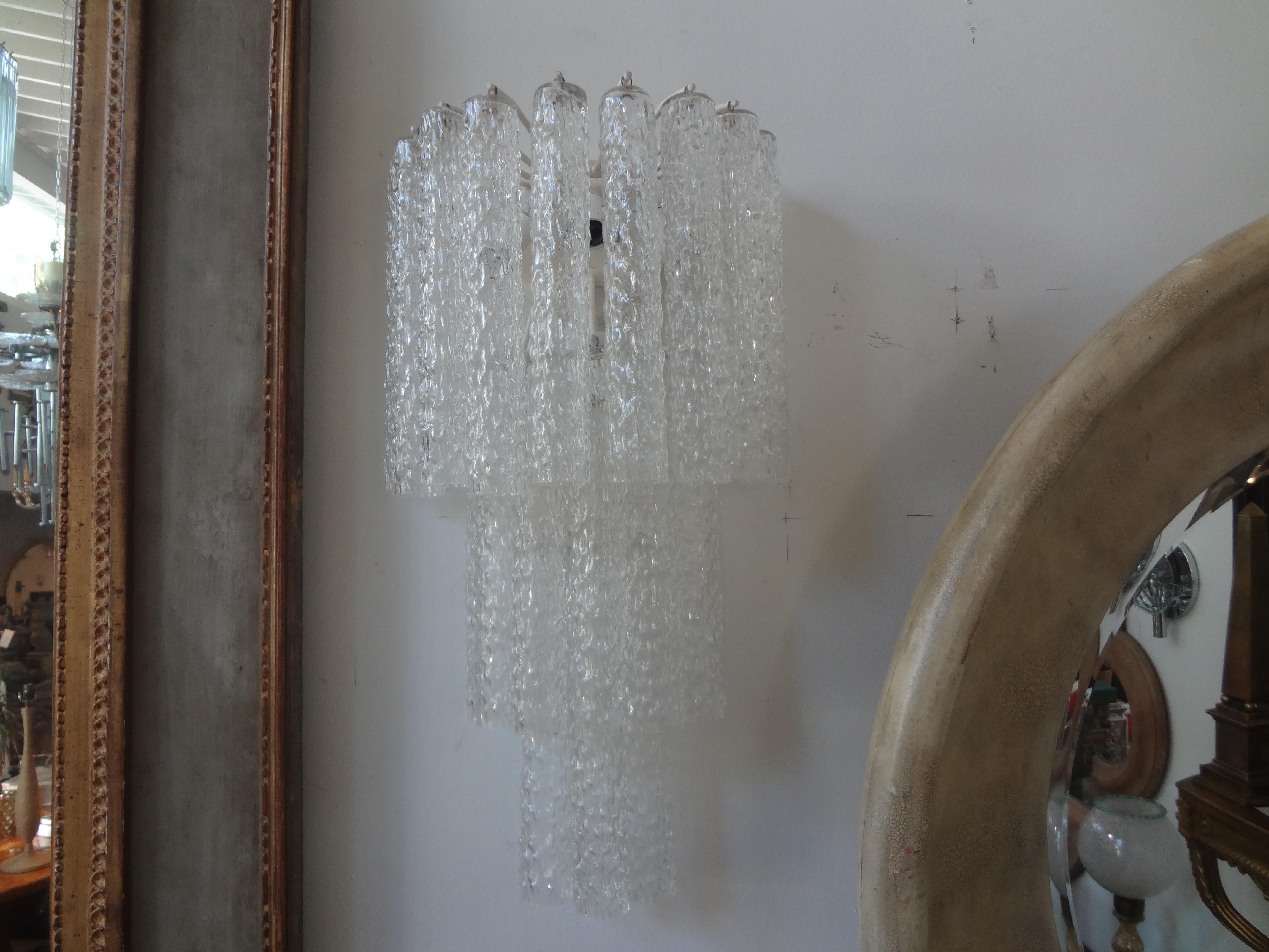 Großes Paar Wandleuchter aus Muranoglas von Toni Zuccheri für Venini. Dieses atemberaubende Paar Murano-Leuchten wurde nach US-Spezifikationen neu verkabelt.