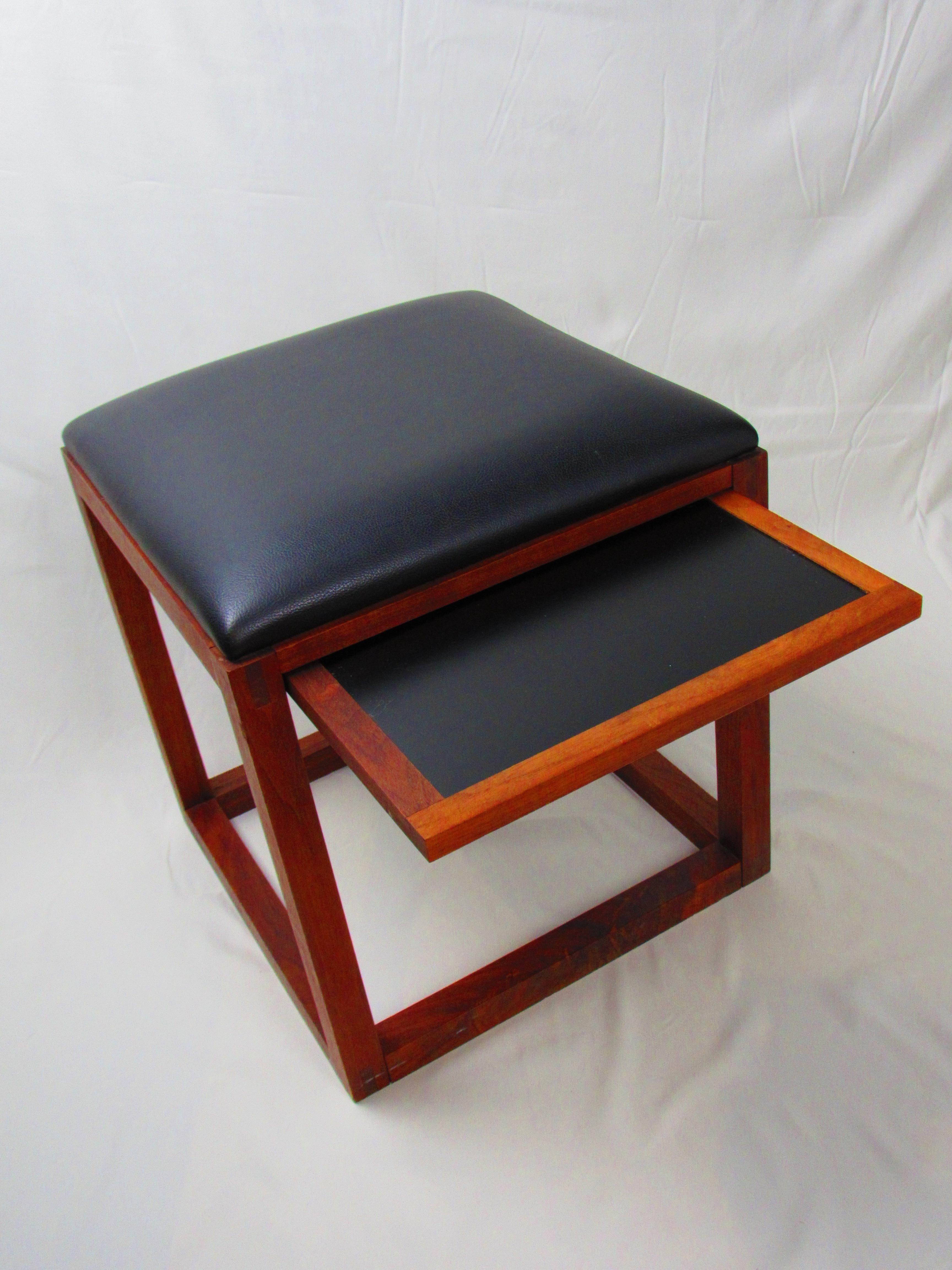 Pair of walnut ottomans with pull-out trays, Tony Paul BOC In Good Condition For Sale In San Francisco, US