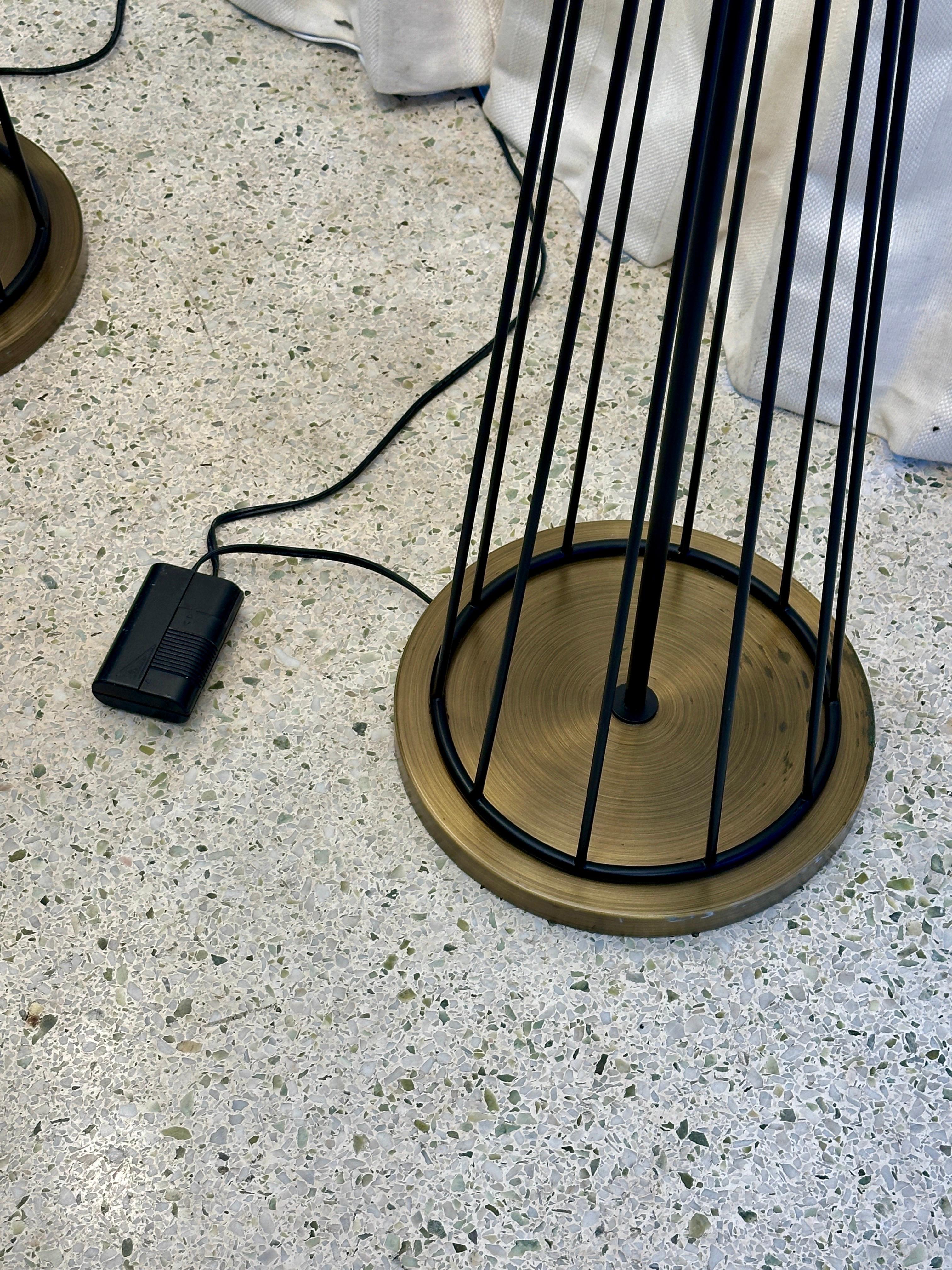 Ein Paar von Tony Paul entworfene Metall-Stehlampen, 1990er Jahre im Angebot 2