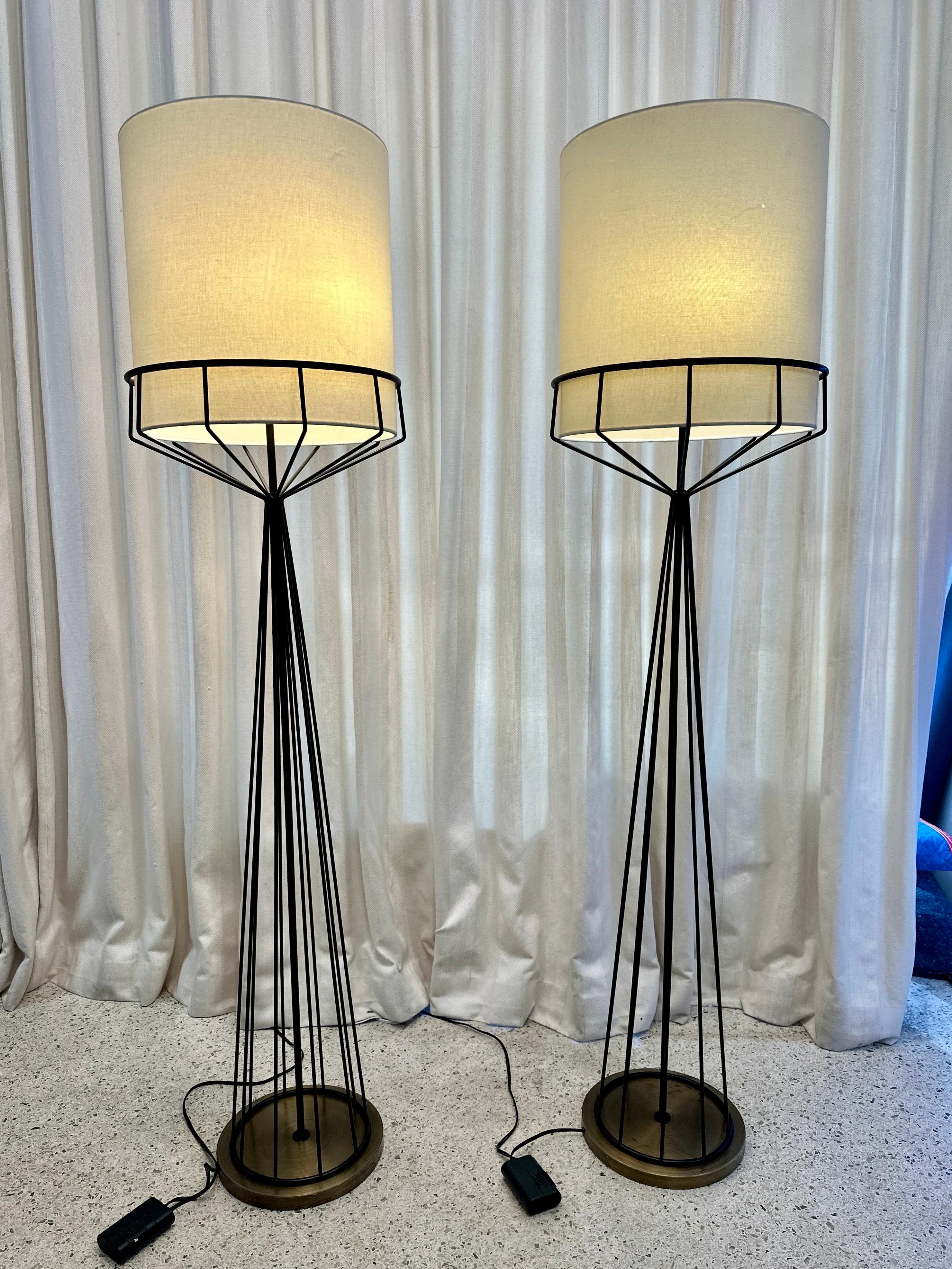 Paire de lampadaires en métal conçus par Tony Paul, années 1990 en vente 2