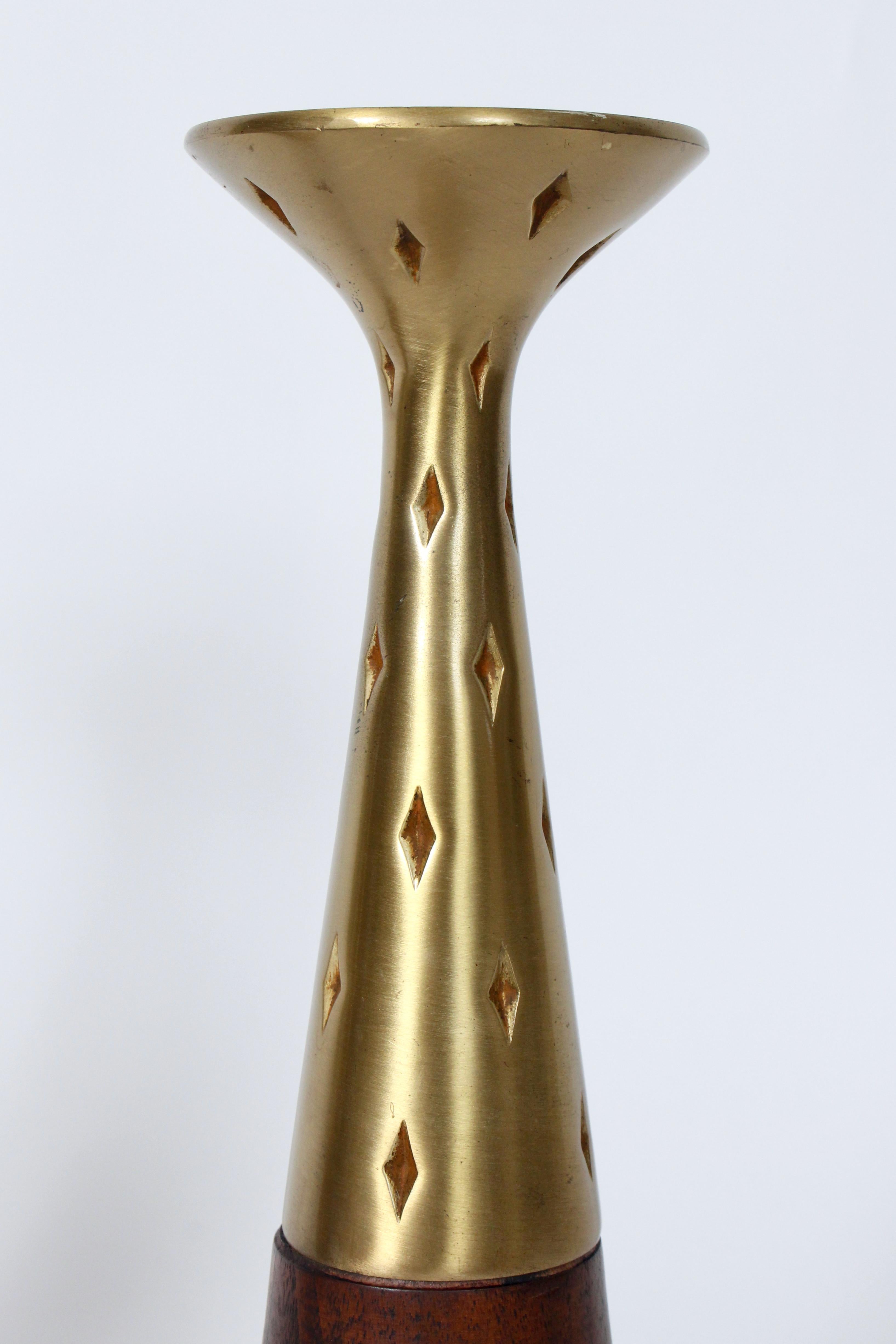 Coppia di candelieri in ottone e noce di Tony Paul per Westwood Chadwick, anni '50 in vendita 4