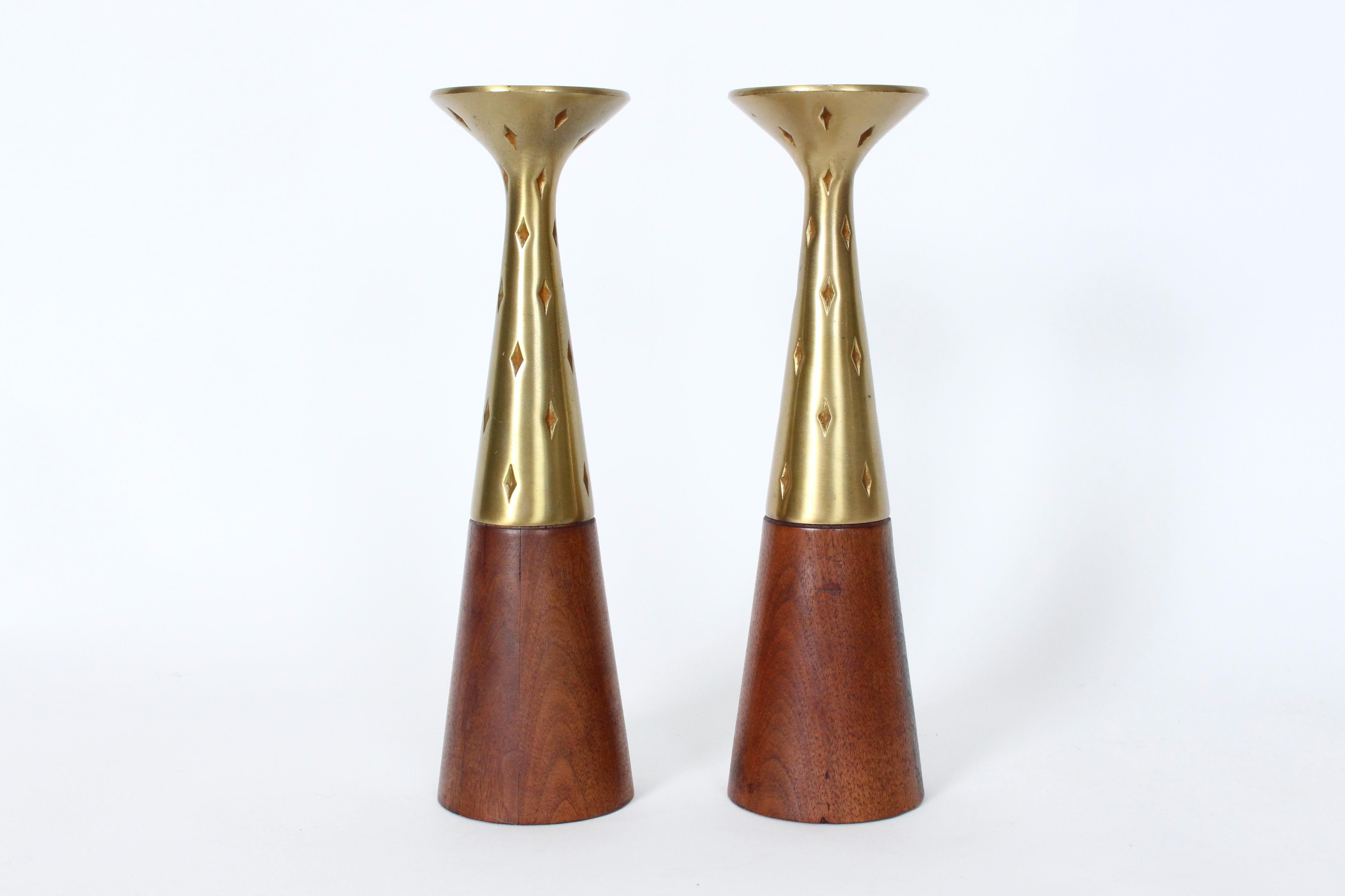 Coppia di candelieri in ottone e noce di Tony Paul per Westwood Chadwick, anni '50 in vendita 11