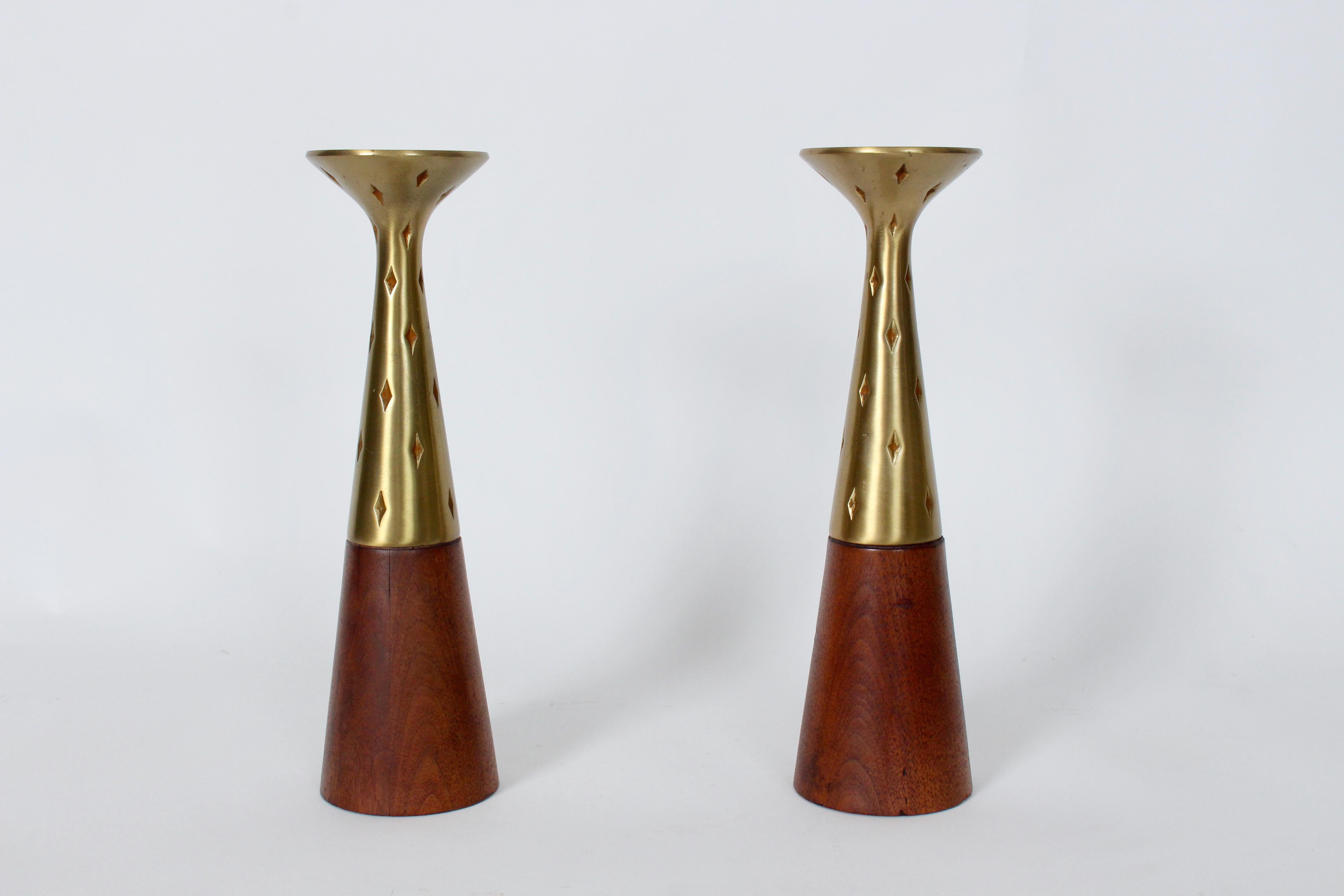 Coppia di candelieri in ottone e noce di Tony Paul per Westwood Chadwick, anni '50 in vendita 12
