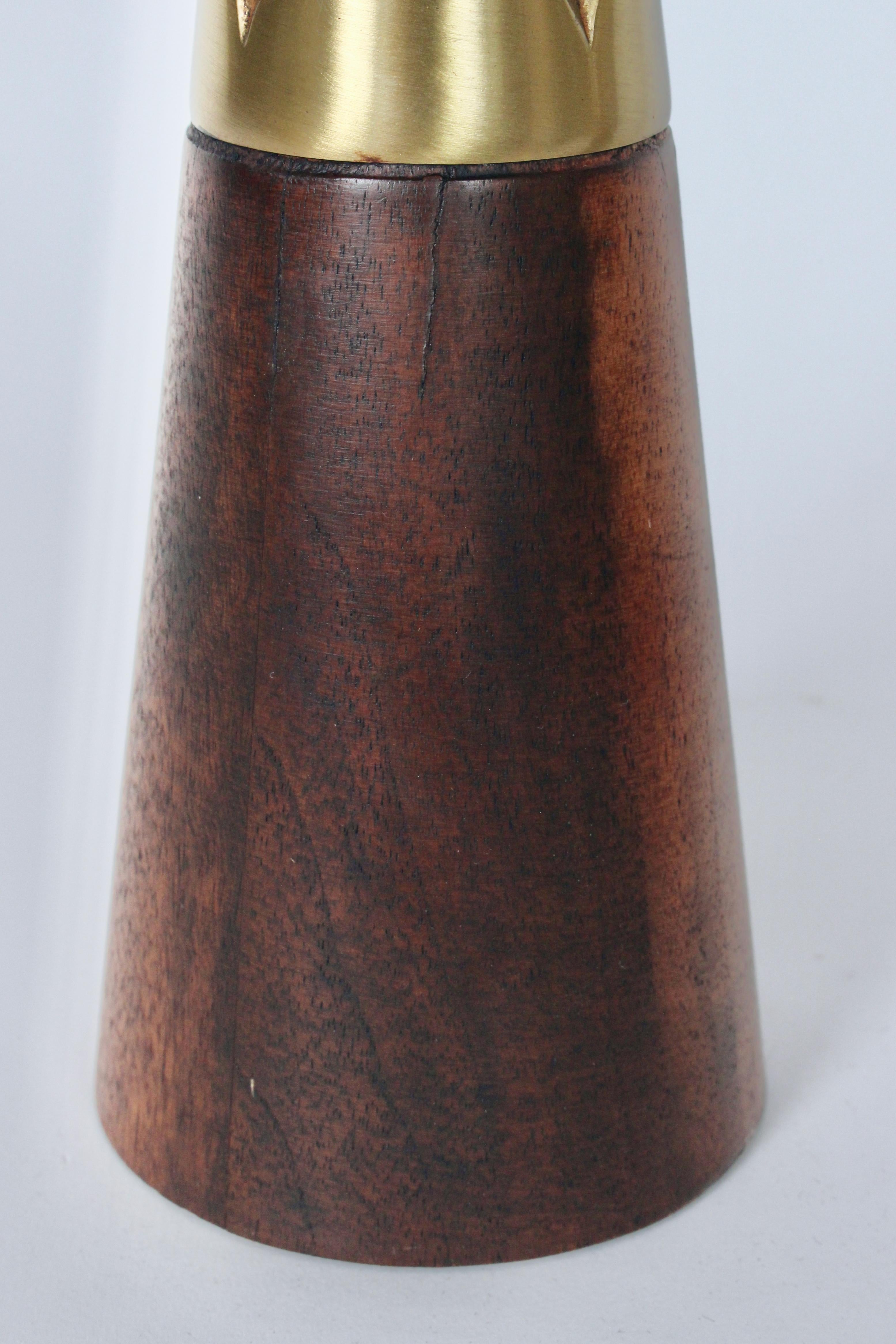 Coppia di candelieri in ottone e noce di Tony Paul per Westwood Chadwick, anni '50 in vendita 1