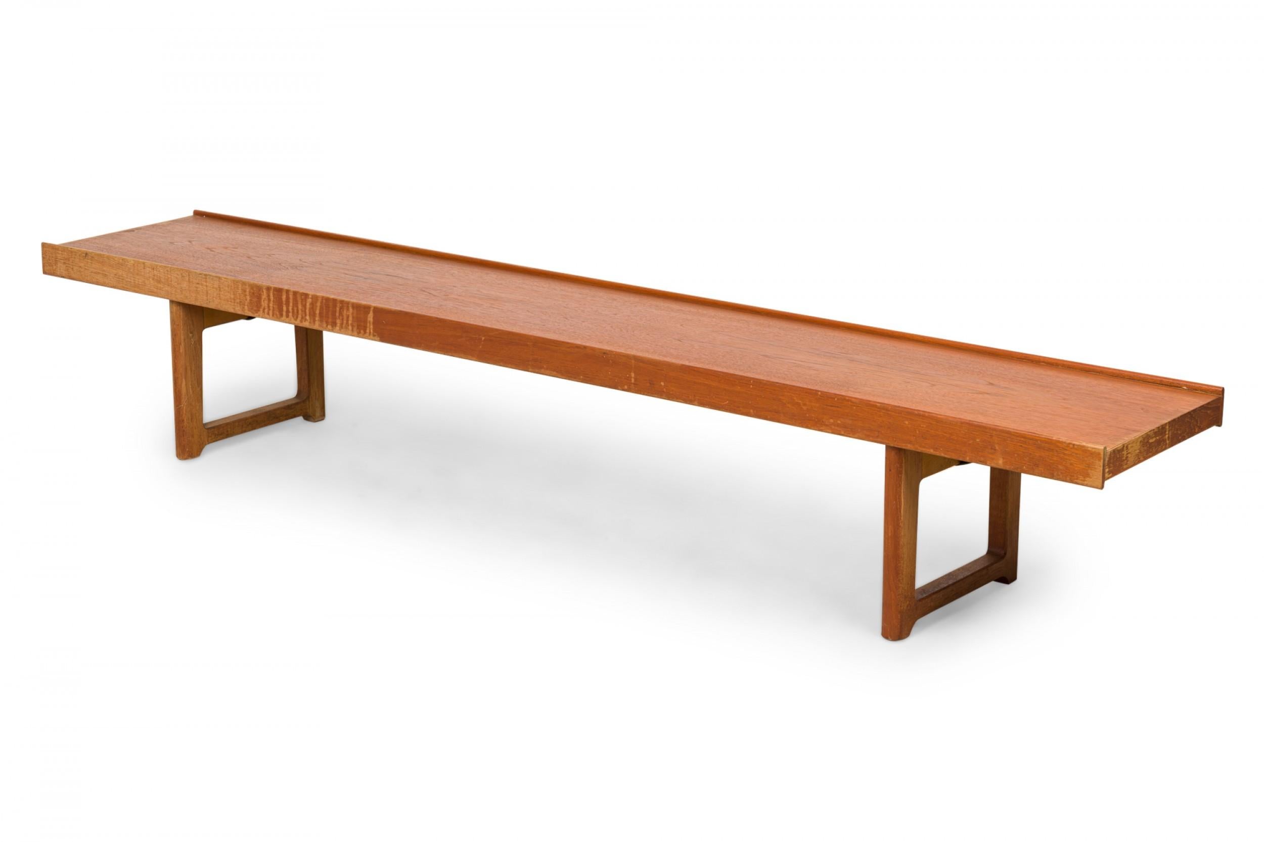 Pareja de bancos escandinavos de tablones de madera 