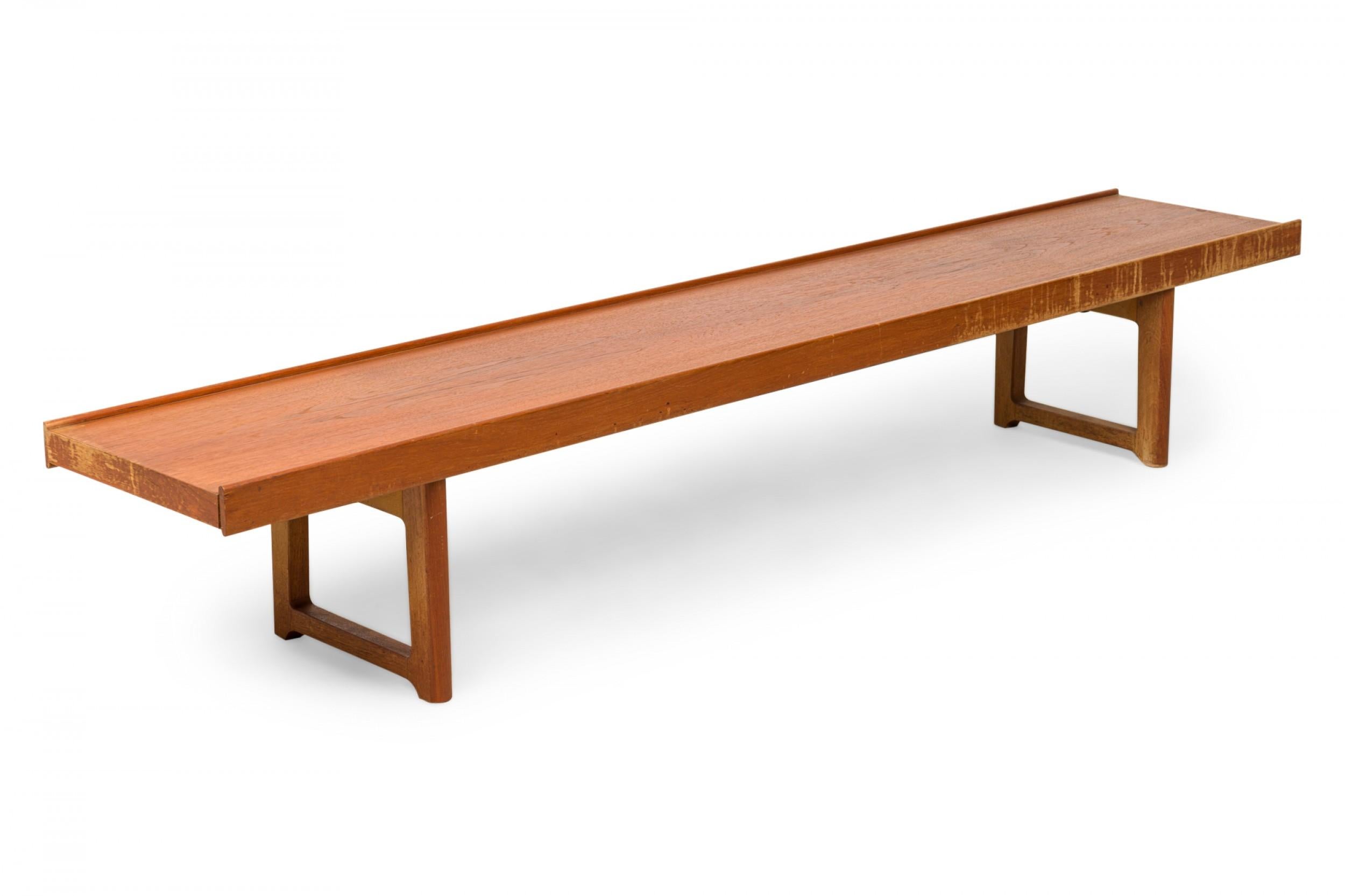 Pareja de bancos escandinavos de tablones de madera 