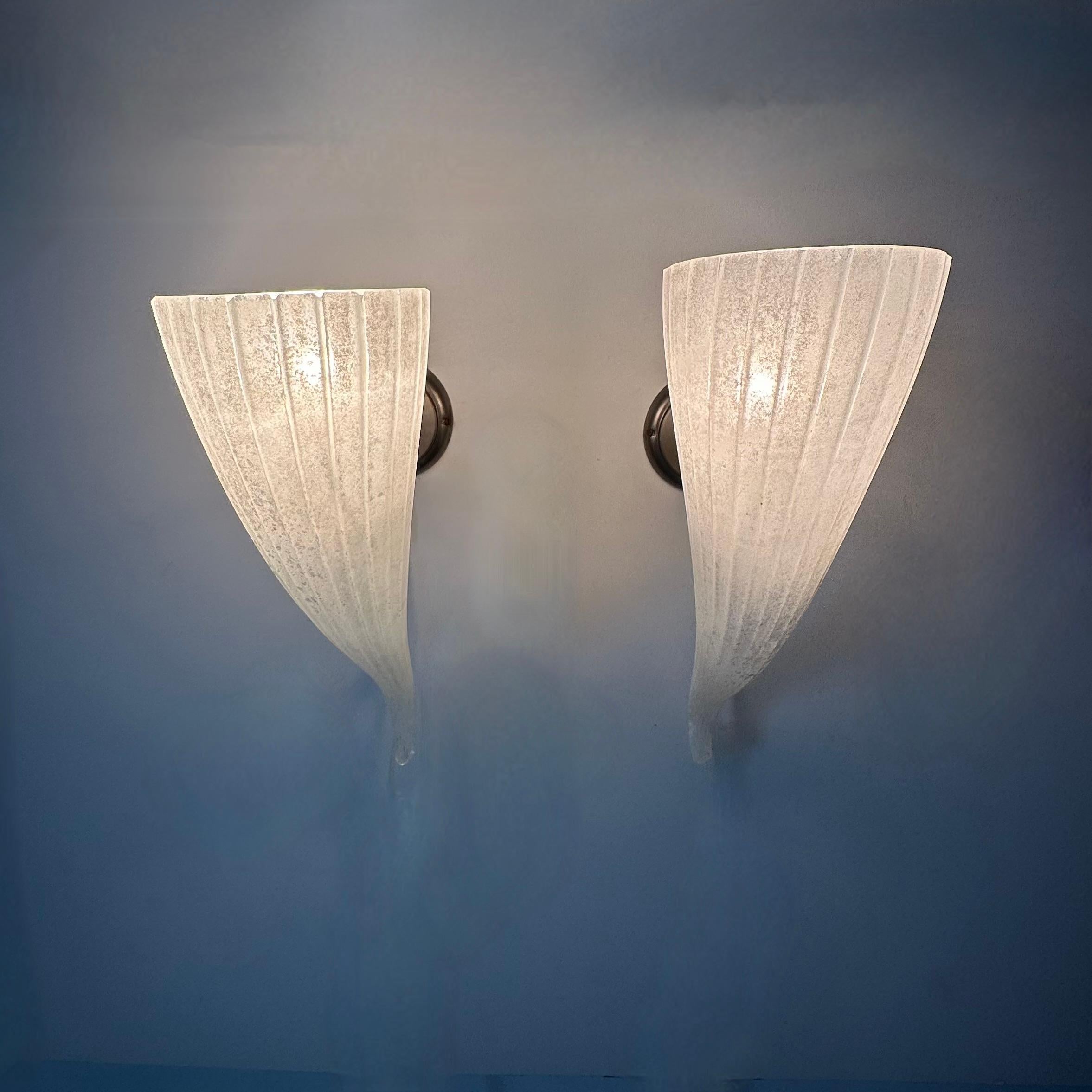 Postmoderne Paire d'appliques en verre torch, années 1980 en vente