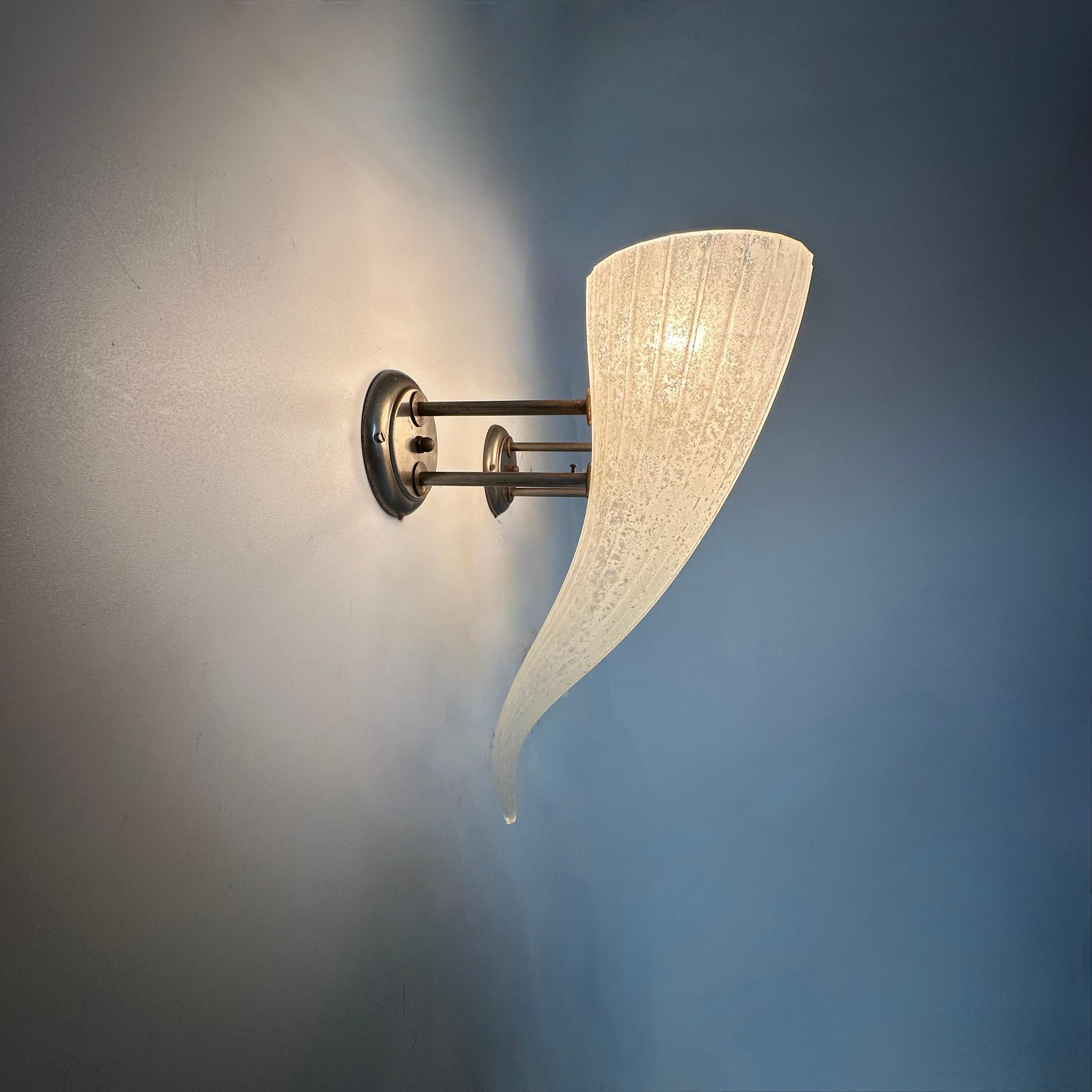 Paire d'appliques en verre torch, années 1980 Bon état - En vente à Delft, NL