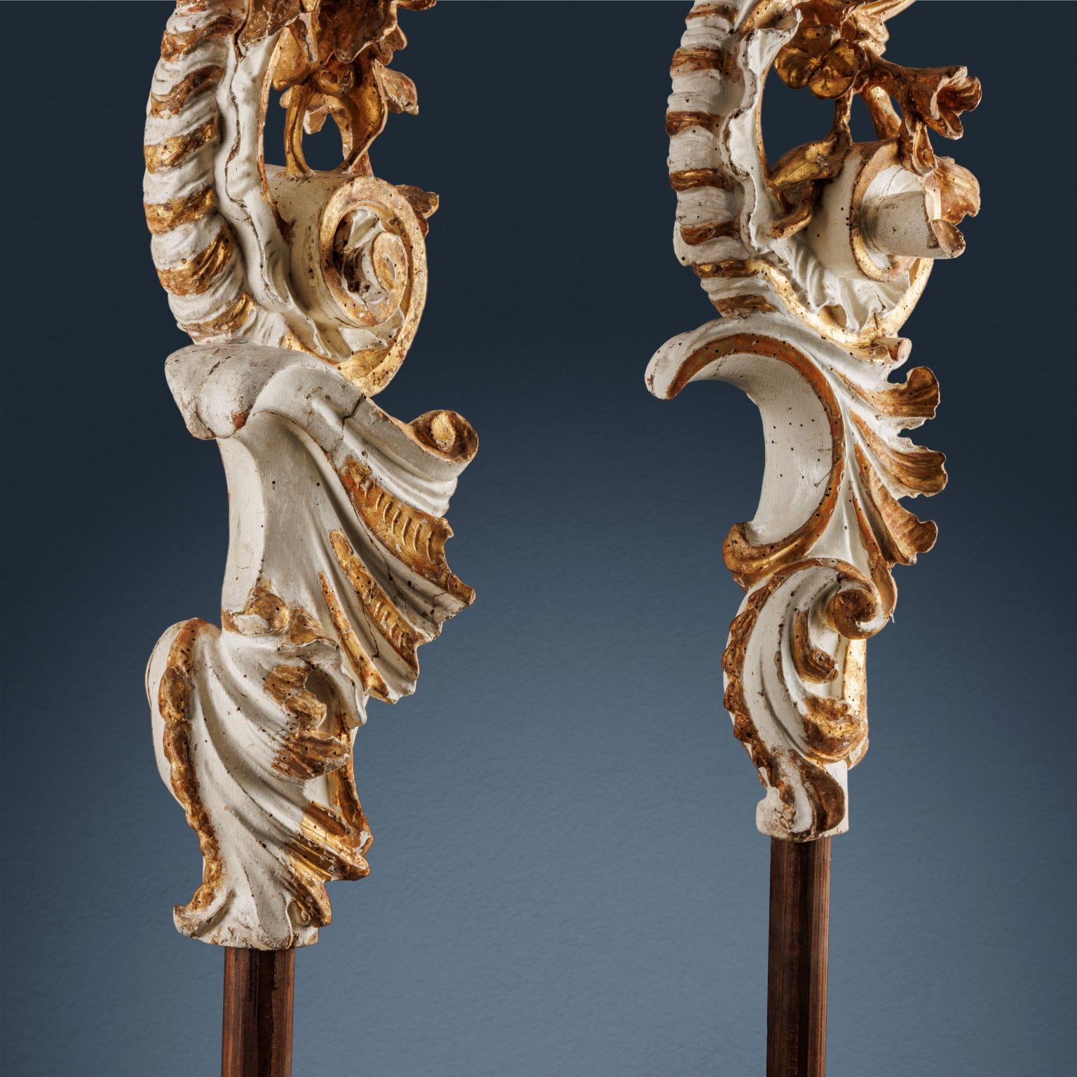 Paar Fackelhalter, Mailand, 1750er-Jahre (Kiefernholz) im Angebot