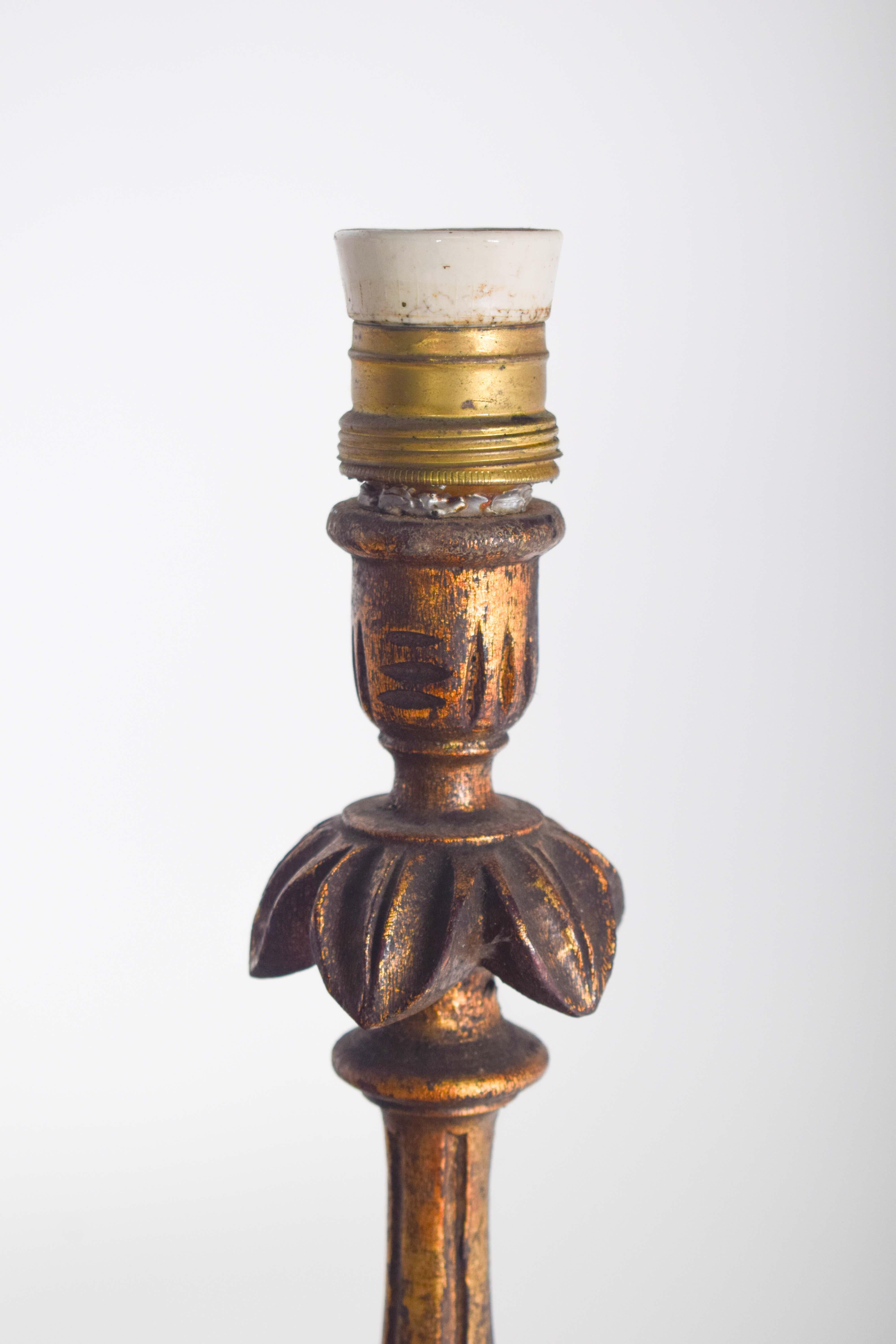 Pair of Torches in Gilded, Turned and Carved Wood In Good Condition For Sale In Lisboa, Lisboa