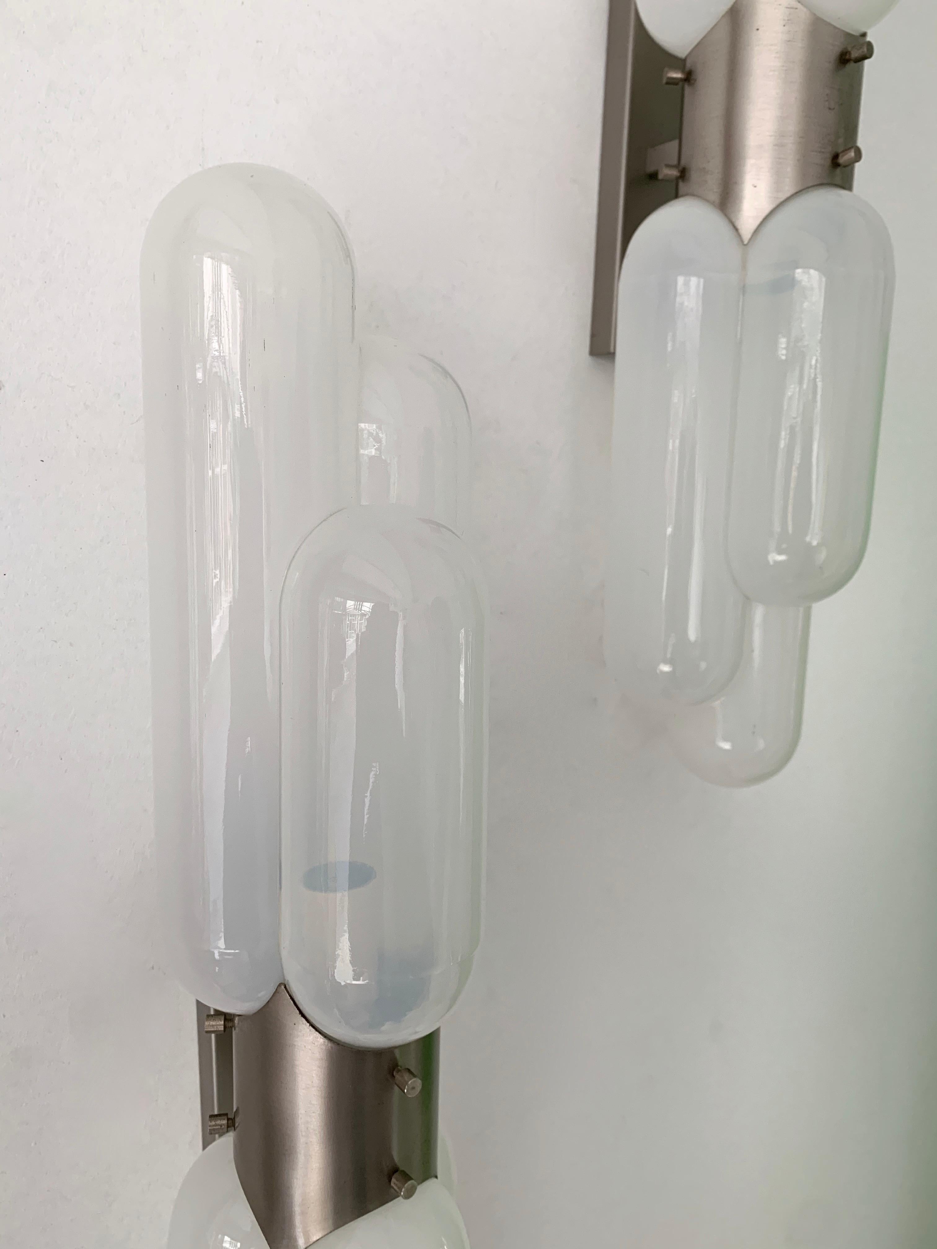 Pair of gellule torpedo wall lamps lights sconces by Carlo Nason for the manufacture Mazzega, blown Murano glass, silver nickeled structure. Famous manufacture like Venini, Vistosi, La Murrina, VeArt, Seguso, Poliarte.