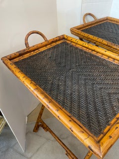 Paire de tables à plateau en bambou écaille de tortue et osier tressé noir avec Stand