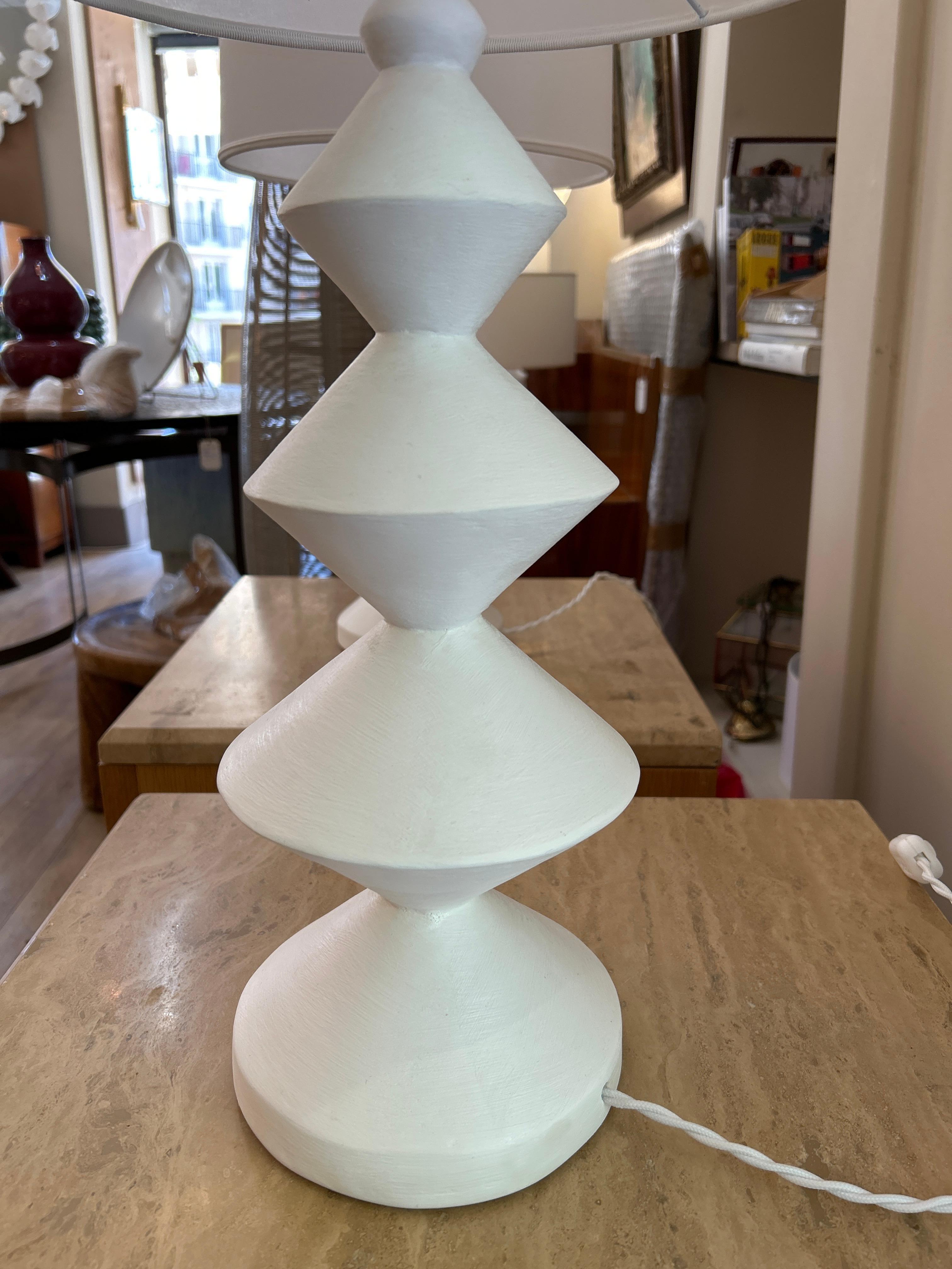 Paire de lampes Totem, plâtre en vente 7