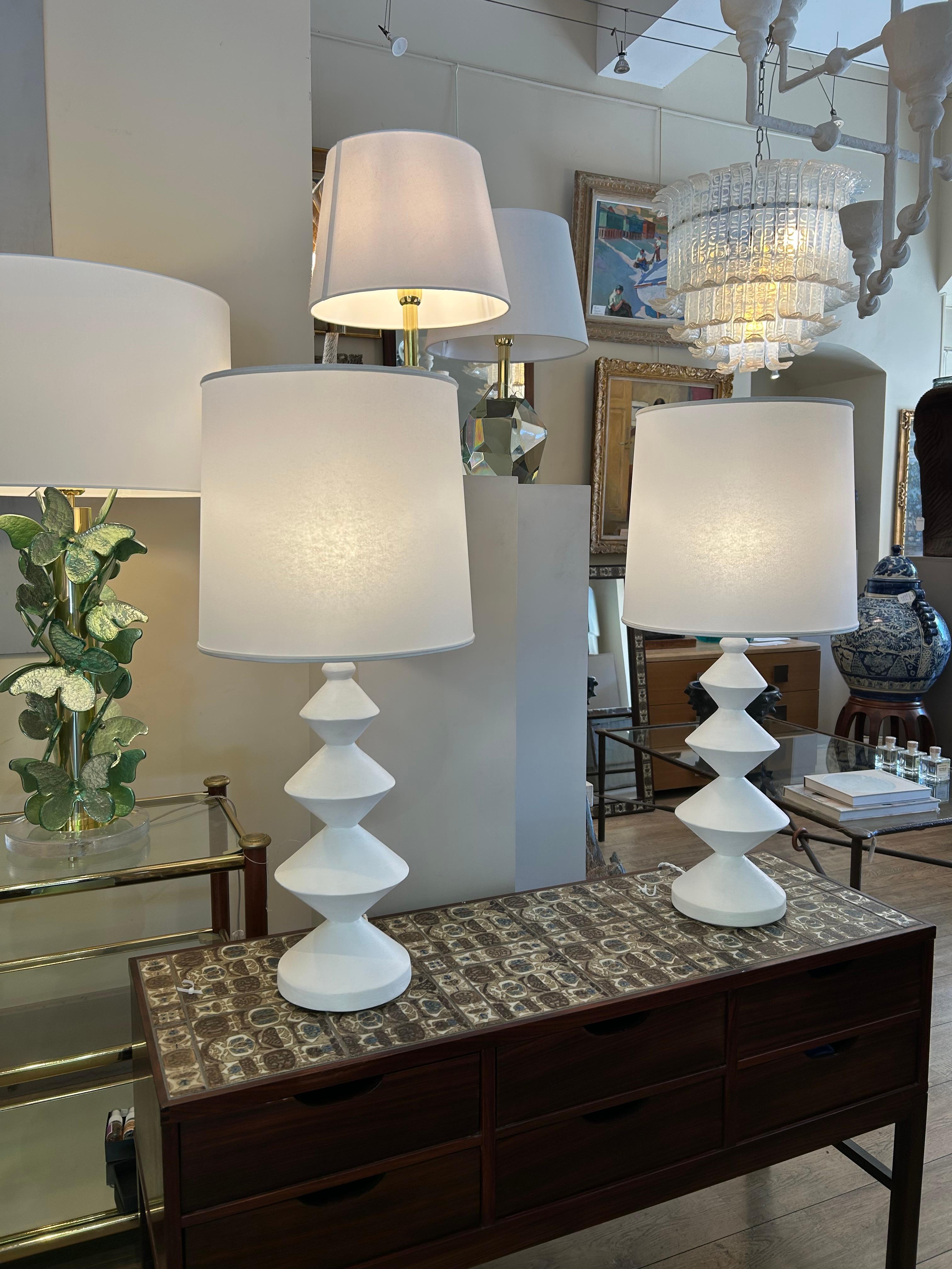Paire de lampes Totem, plâtre en vente 9