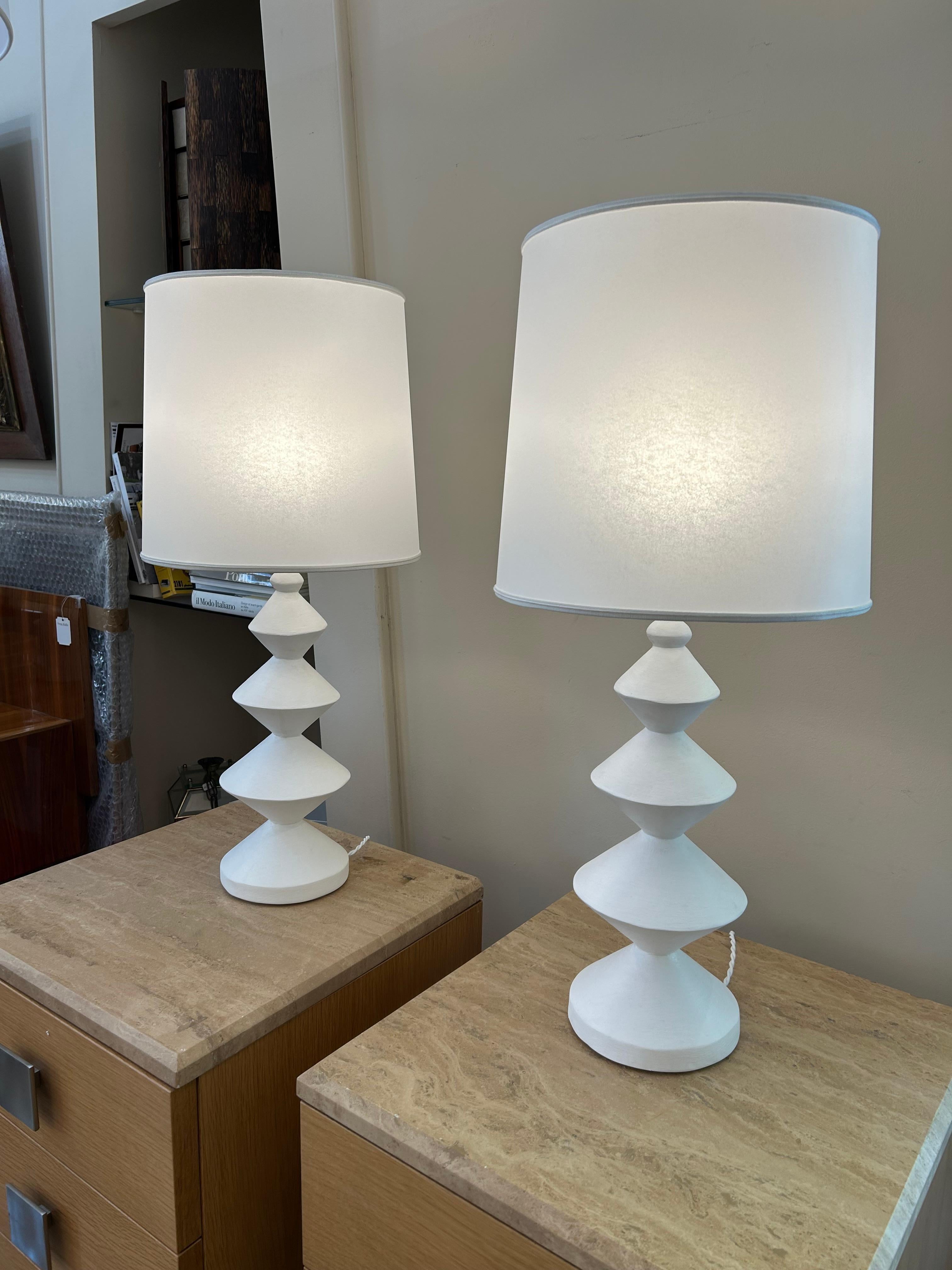 Paire de lampes Totem, plâtre en vente 10