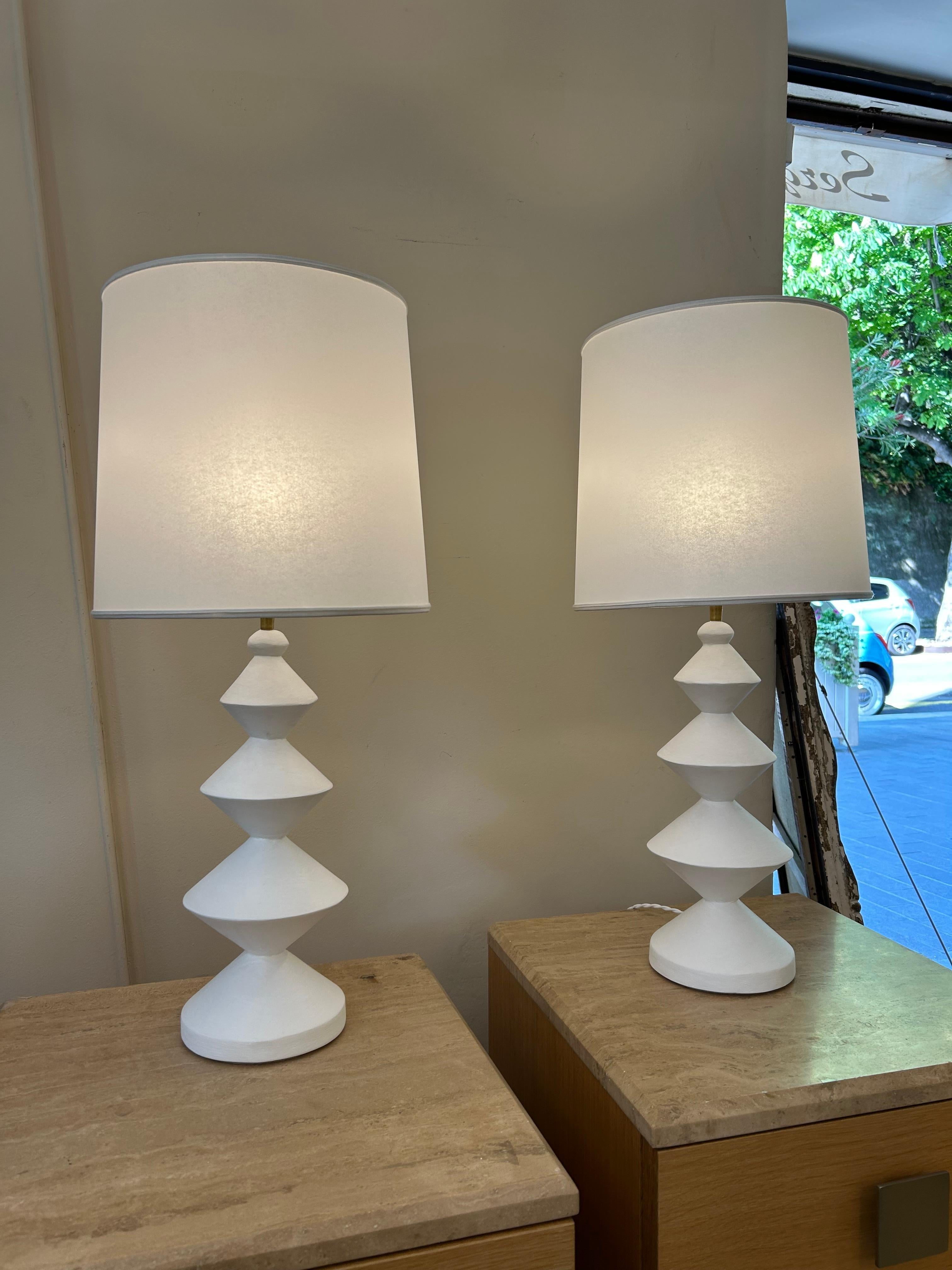 Paire de lampes Totem, plâtre en vente 11
