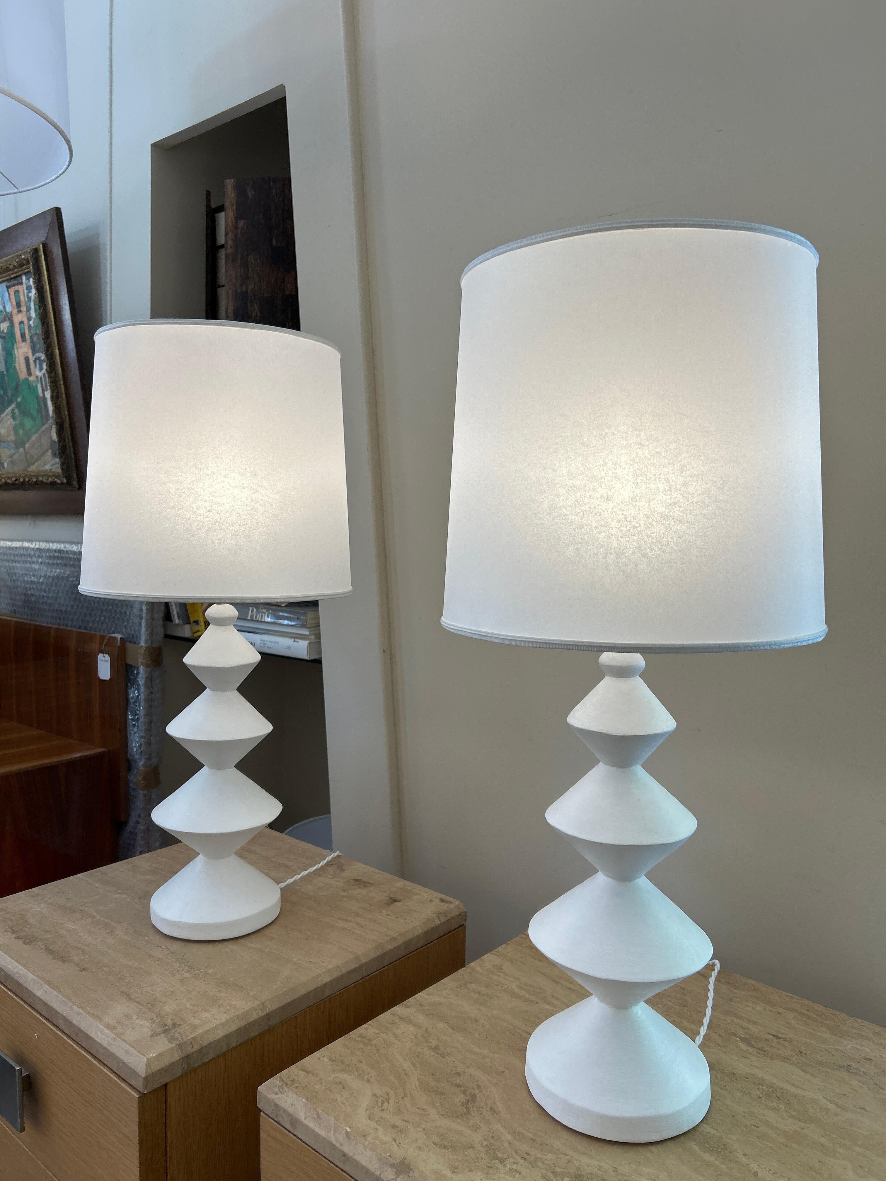 Plâtre Paire de lampes Totem, plâtre en vente
