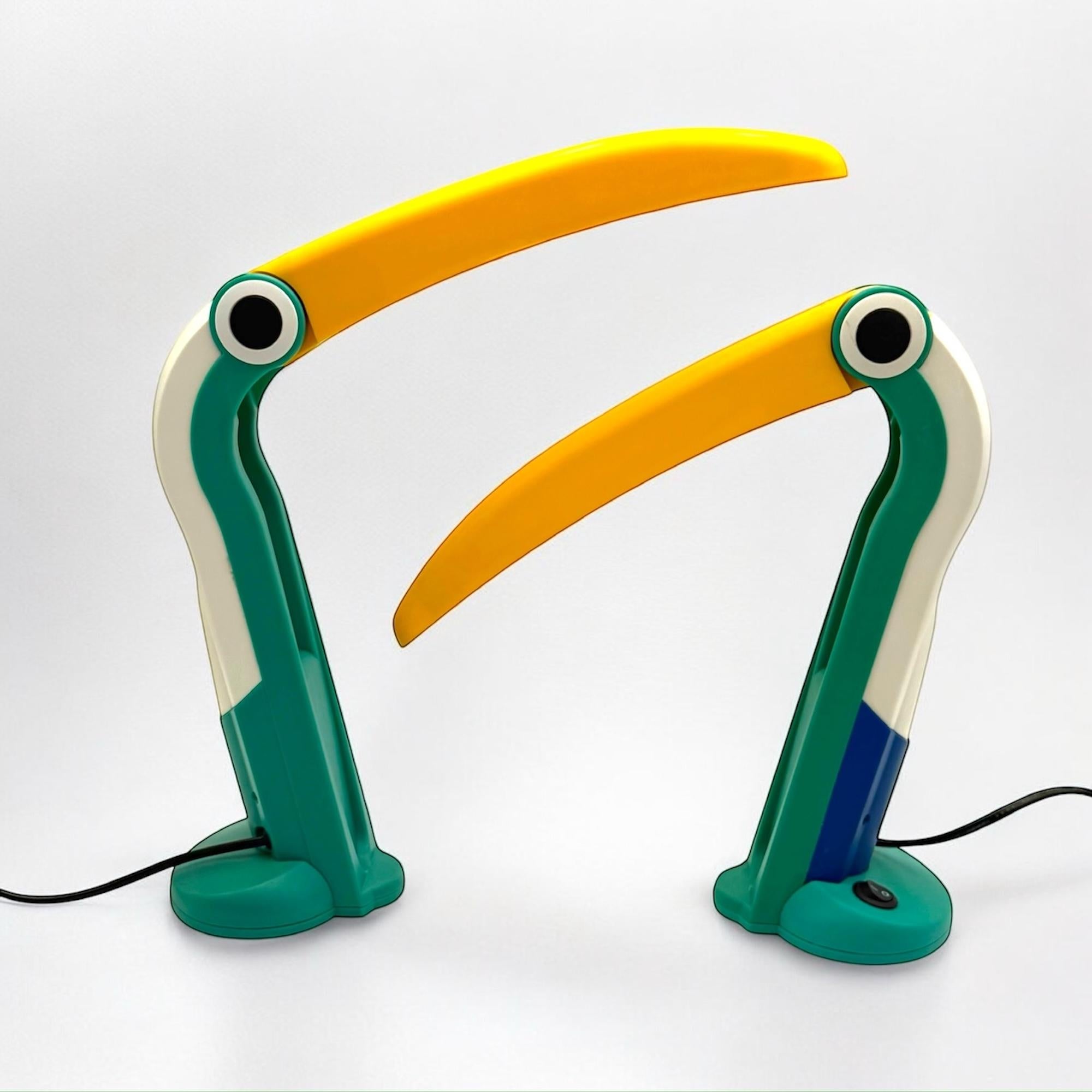 Fin du 20e siècle Paire de lampes toucans par HT Huang en jaune et vert - Lampes de collection en vente