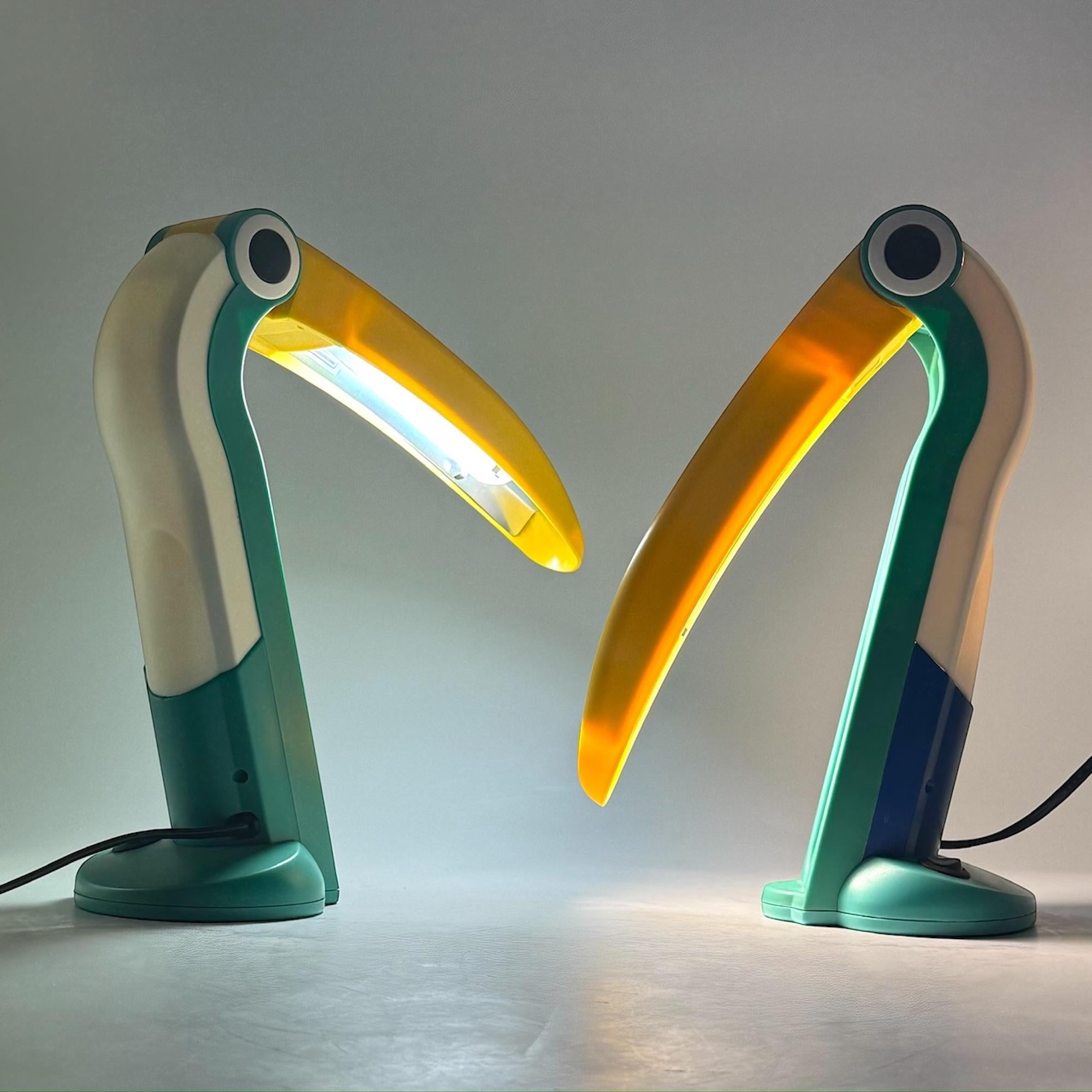 Paire de lampes toucans par HT Huang en jaune et vert - Lampes de collection en vente 1