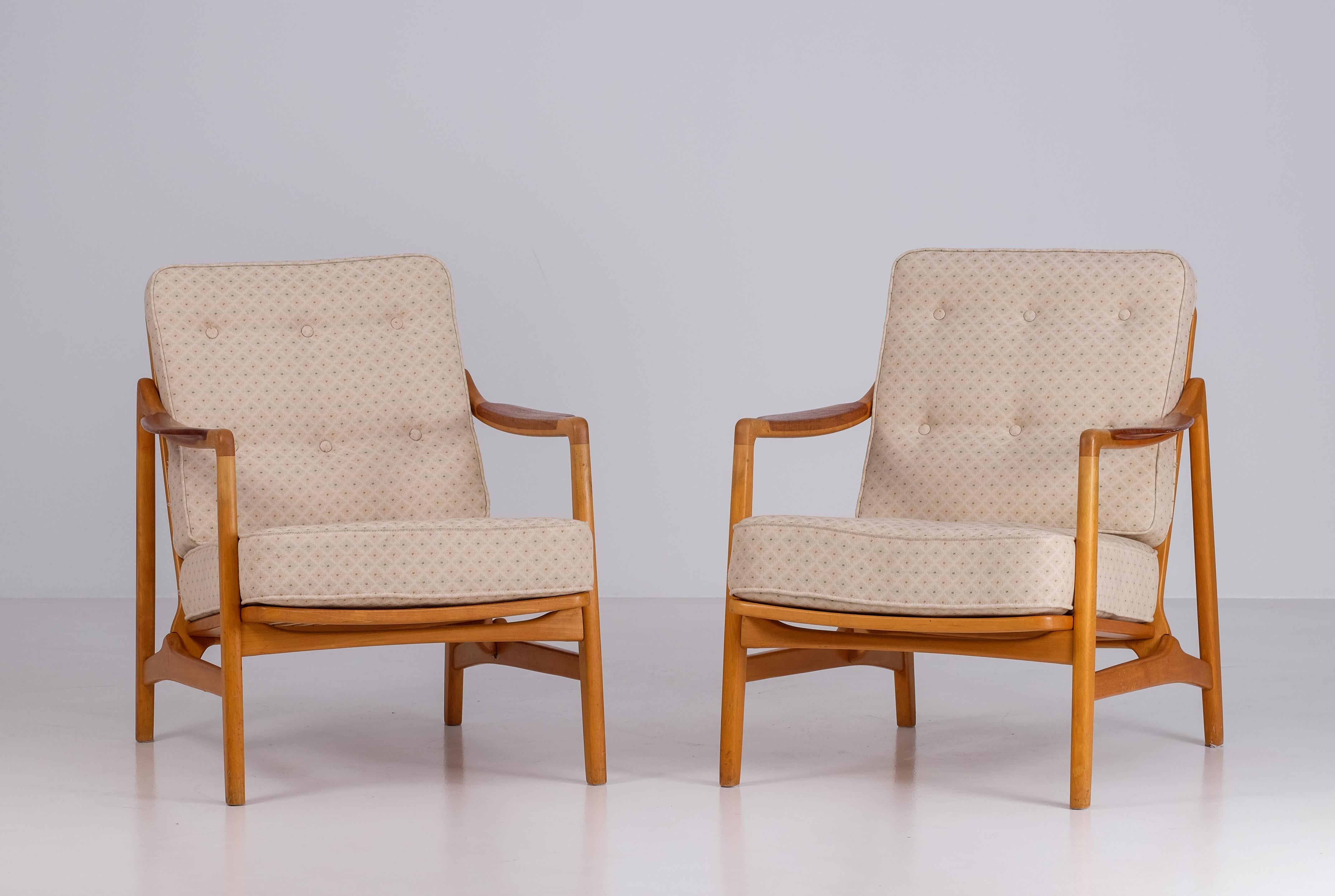 Tove and Edvard Kindt-Larsen for France & Daverkosen, pair of chairs, 'FD 116', oak, teak, fabric, Denmark, design 1954, produced 1960s.