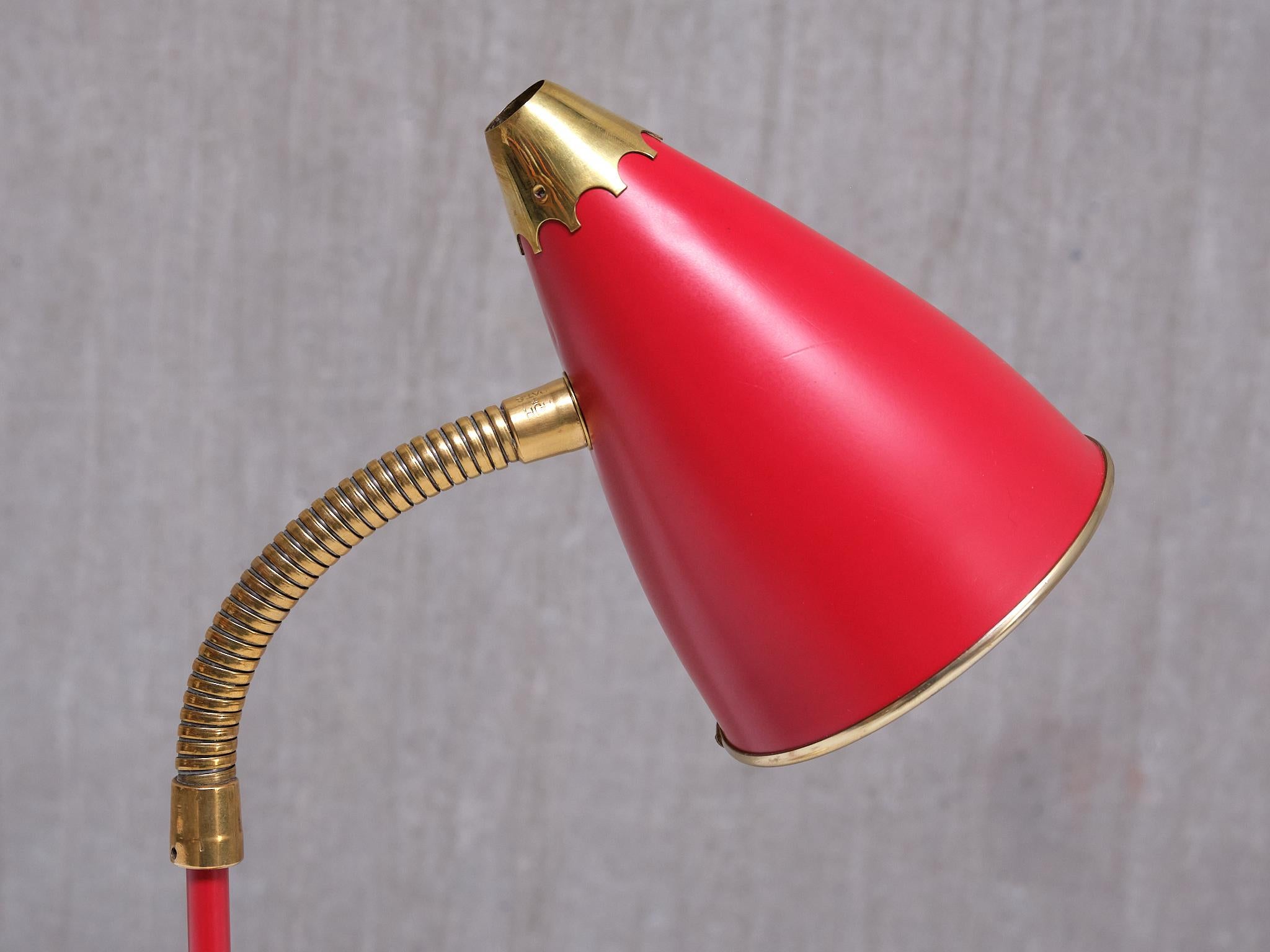 Paire de lampes de bureau réglables TR & Co en métal rouge et laiton, Norvège, années 1960 en vente 4