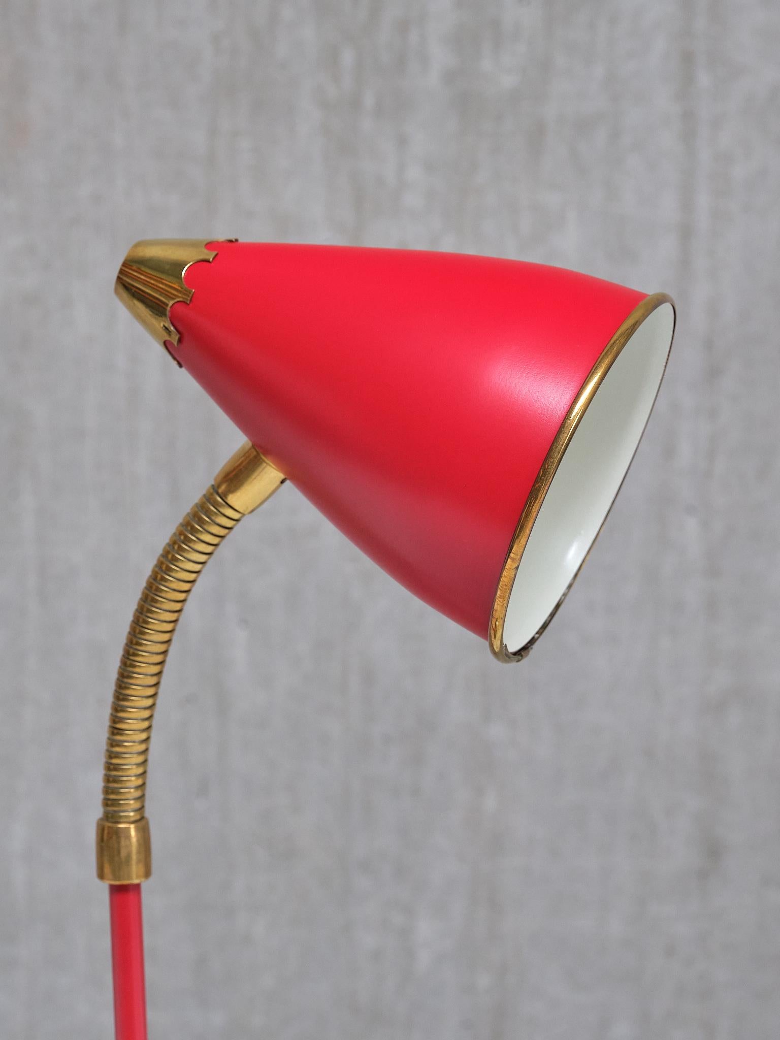Paire de lampes de bureau réglables TR & Co en métal rouge et laiton, Norvège, années 1960 en vente 6