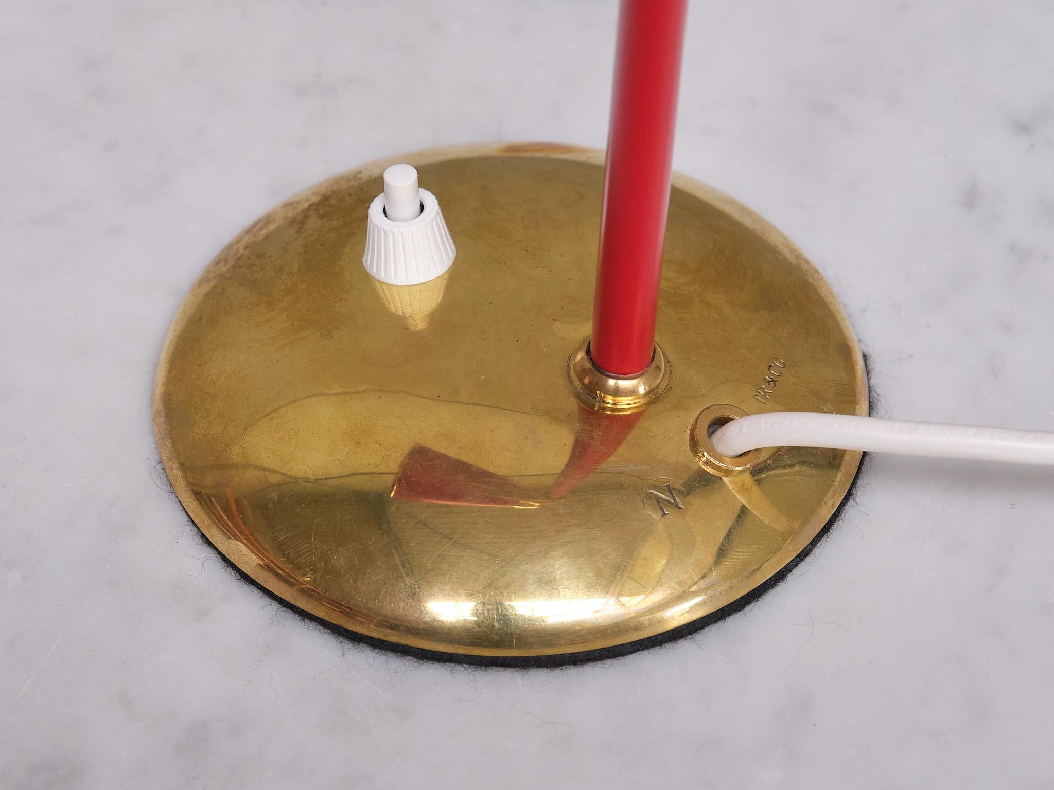 Paire de lampes de bureau réglables TR & Co en métal rouge et laiton, Norvège, années 1960 en vente 7