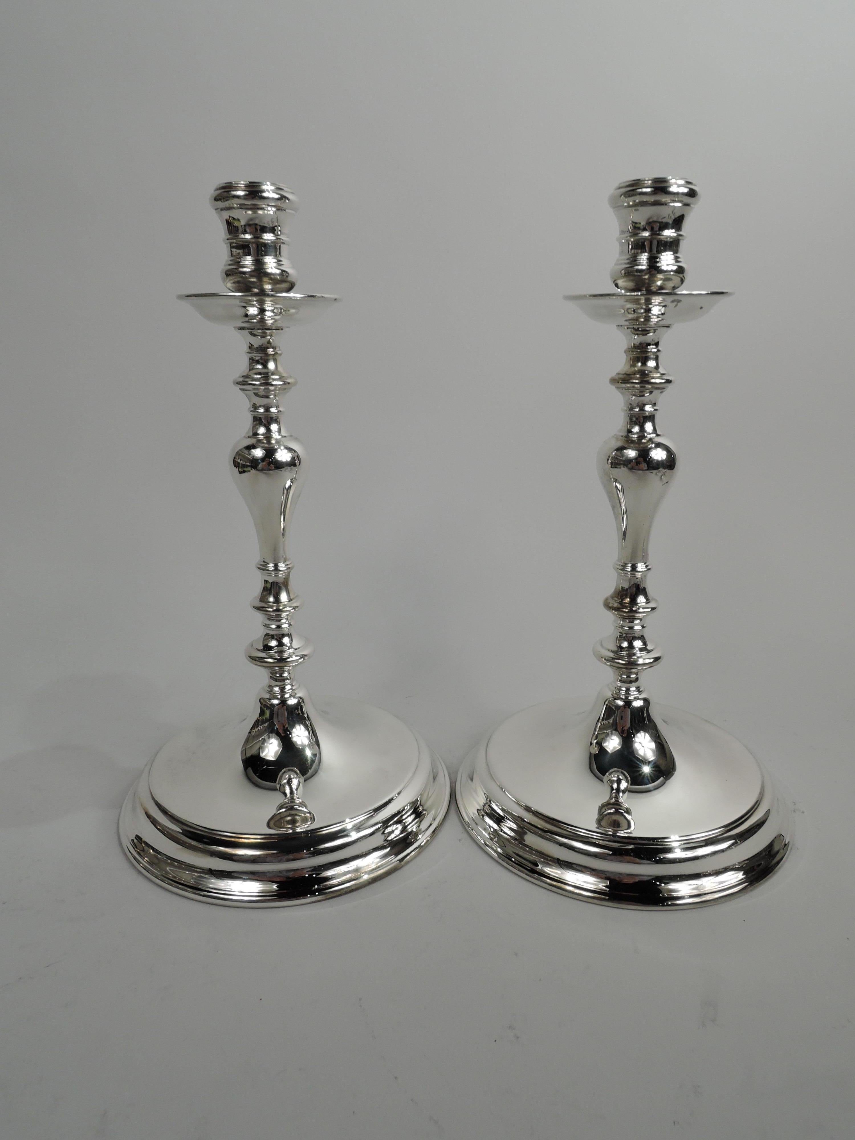 Pair of Traditional American Colonial 3-Light Candelabra by Ensko In Excellent Condition For Sale In New York, NY