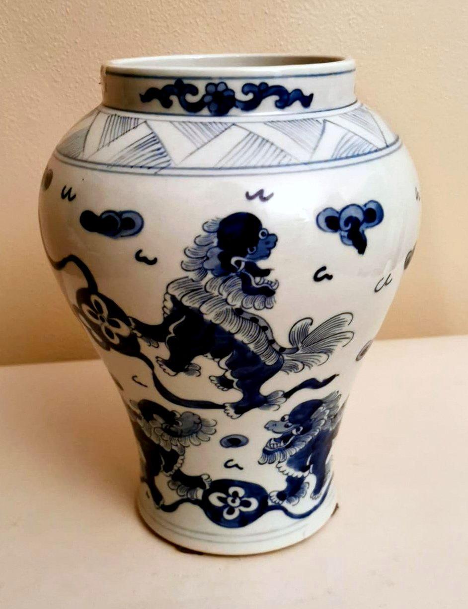 Late 20th Century Pair of Traditional Chinese Vases with Lid and Cobalt Blue Decorations
