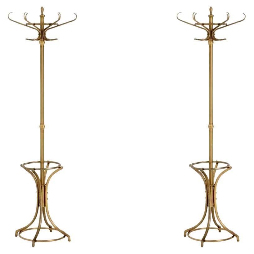Coppia di appendiabiti tradizionali, finitura ottone antico.