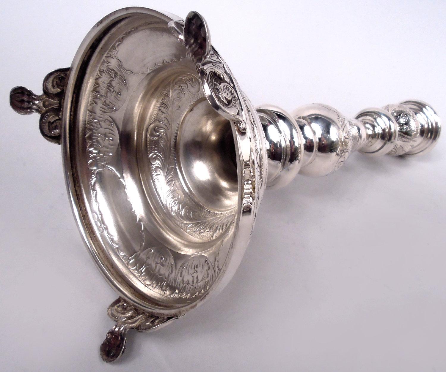XX secolo Coppia di candelieri tradizionali europei in argento Old Country in vendita
