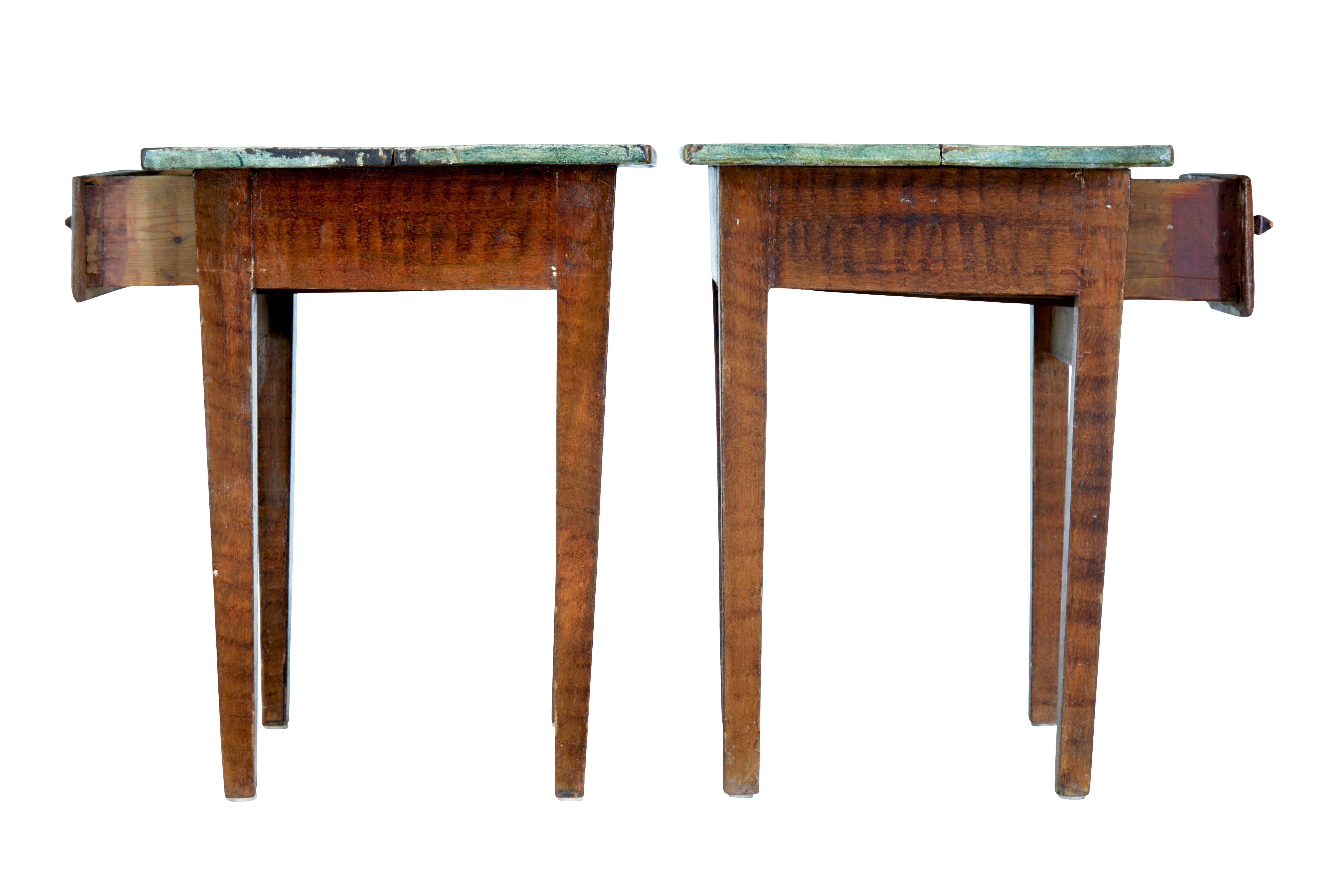 Pair of traditional painted Swedish side tables In Good Condition For Sale In Debenham, Suffolk