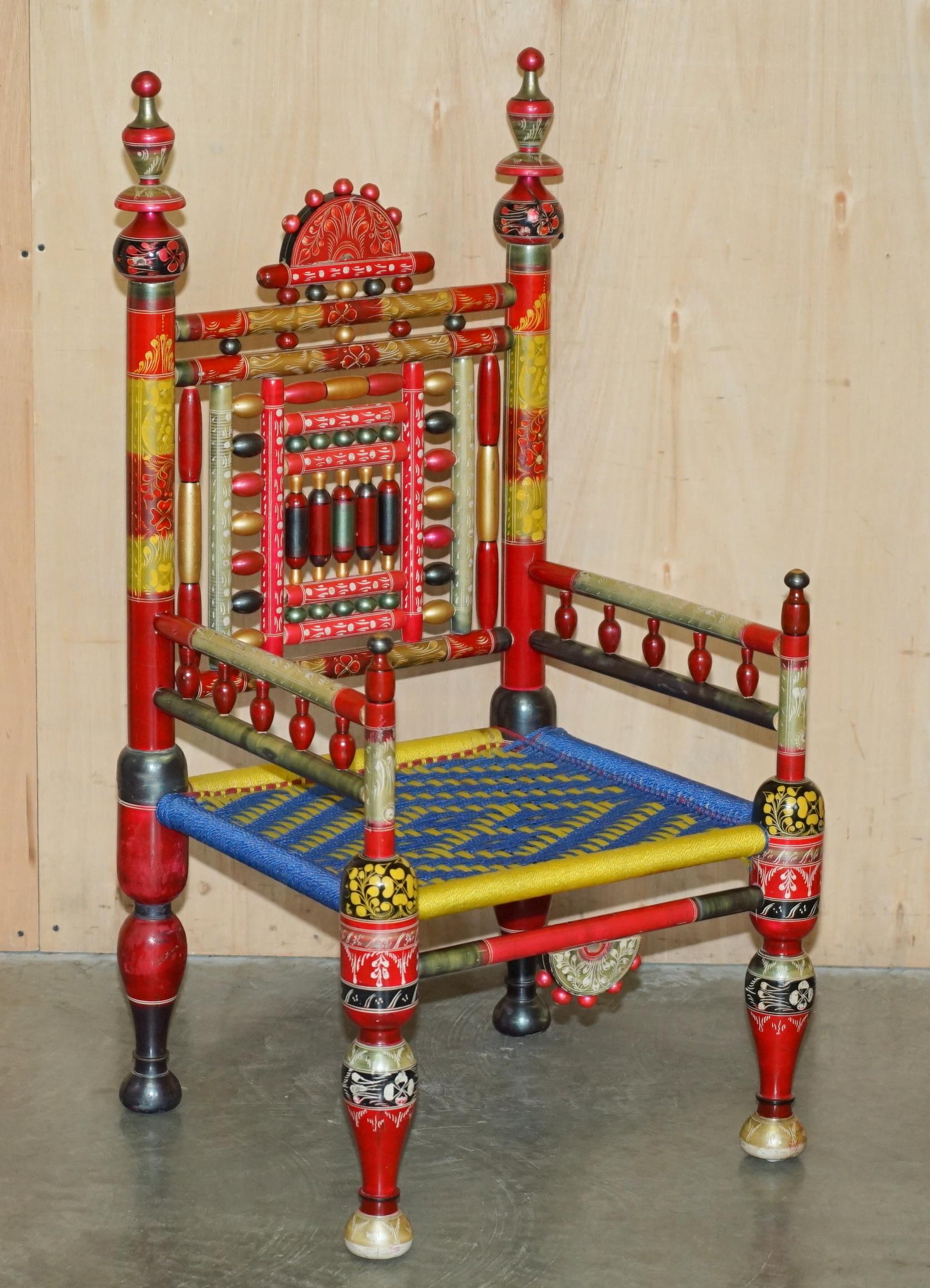 Casa Reale Antiquariato

Royal House Antiques è lieta di offrire in vendita questa splendida coppia di sedie da matrimonio tradizionali Punjabi Tribal d'epoca, provenienti dal Pakistan e realizzate in legno di cedro. 

Tieni presente che le spese di