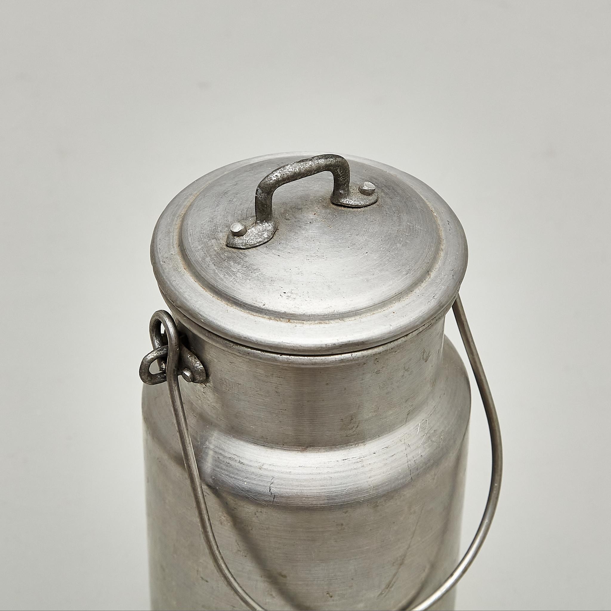 Pair of Traditional Spanish Vintage Metal Lidded Pots, circa 1950 For Sale 9