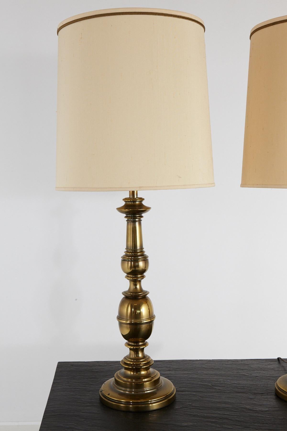 Pair of Traditional Stiffel Brass Table Lamps with Original Shades, 1950s-1960s In Good Condition In Aramits, Nouvelle-Aquitaine